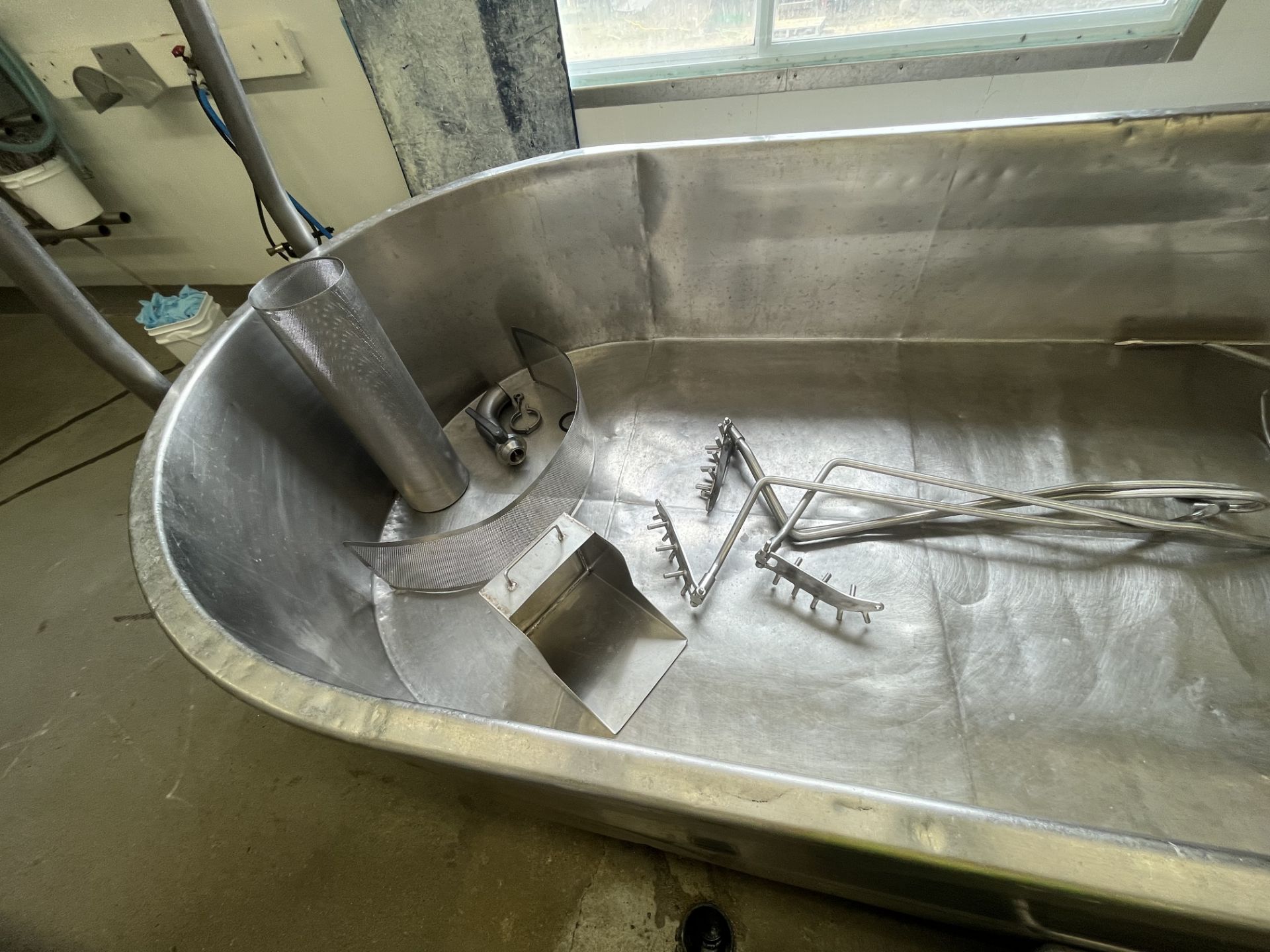 4000L Cheddar Vat with agitator and curd mixer, dimple plate and utensils - Image 20 of 24