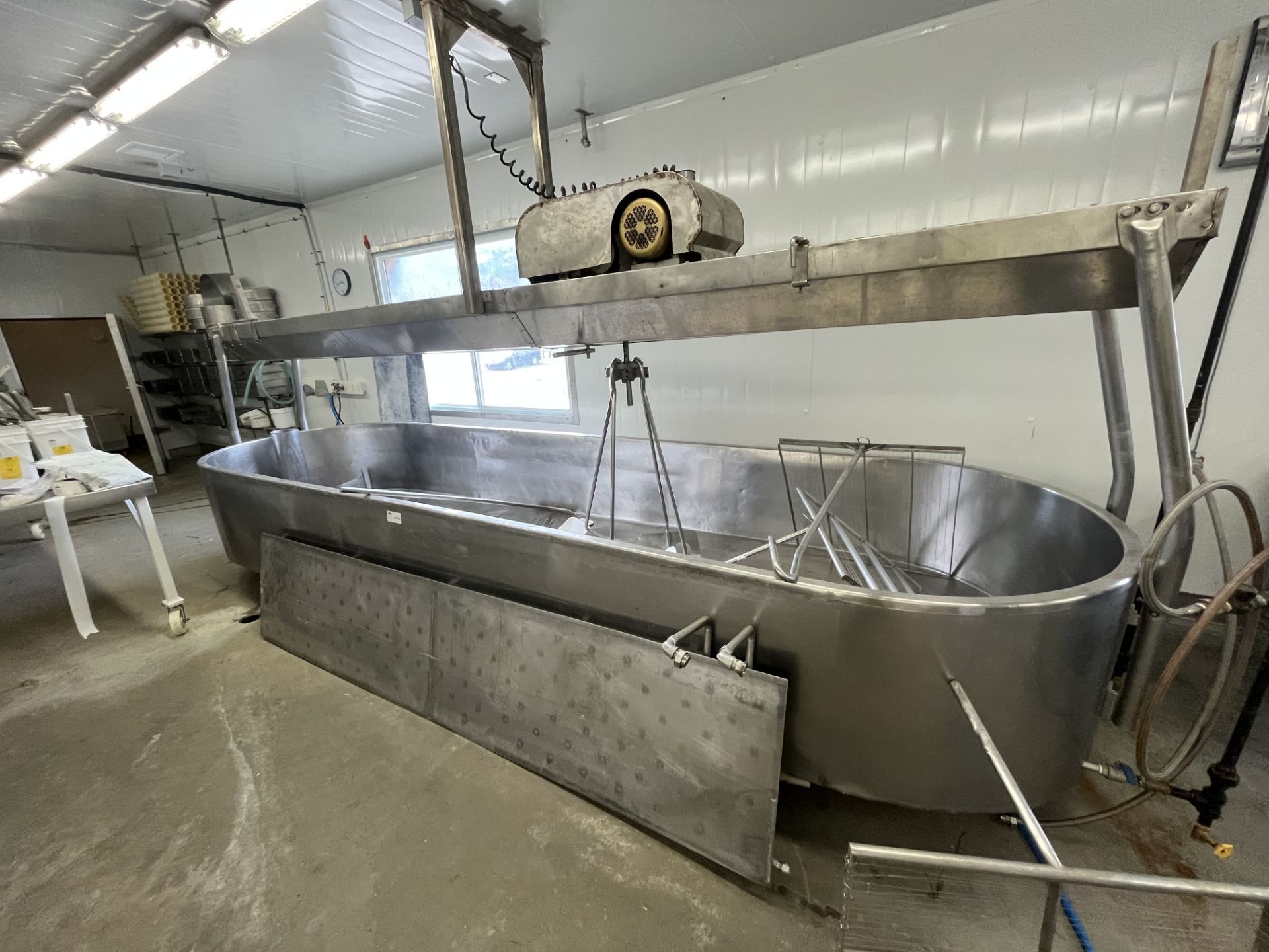 4000L Cheddar Vat with agitator and curd mixer, dimple plate and utensils - Image 3 of 24