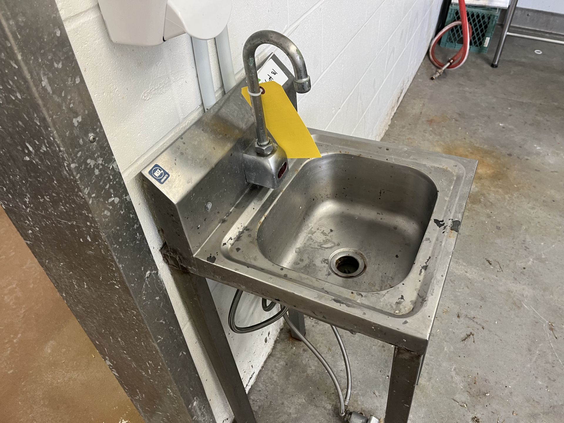 Hand wash station with foot pedal - Image 3 of 3
