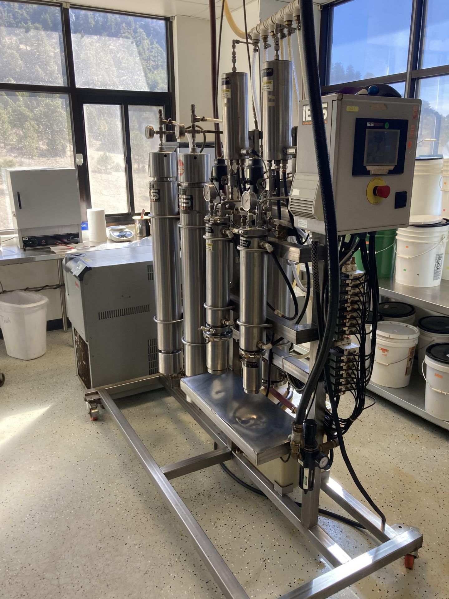 (Located in Evergreen, CO) Supercritical Pneumatic 10L CO2 Extractor w/ Chiller - Bild 4 aus 5