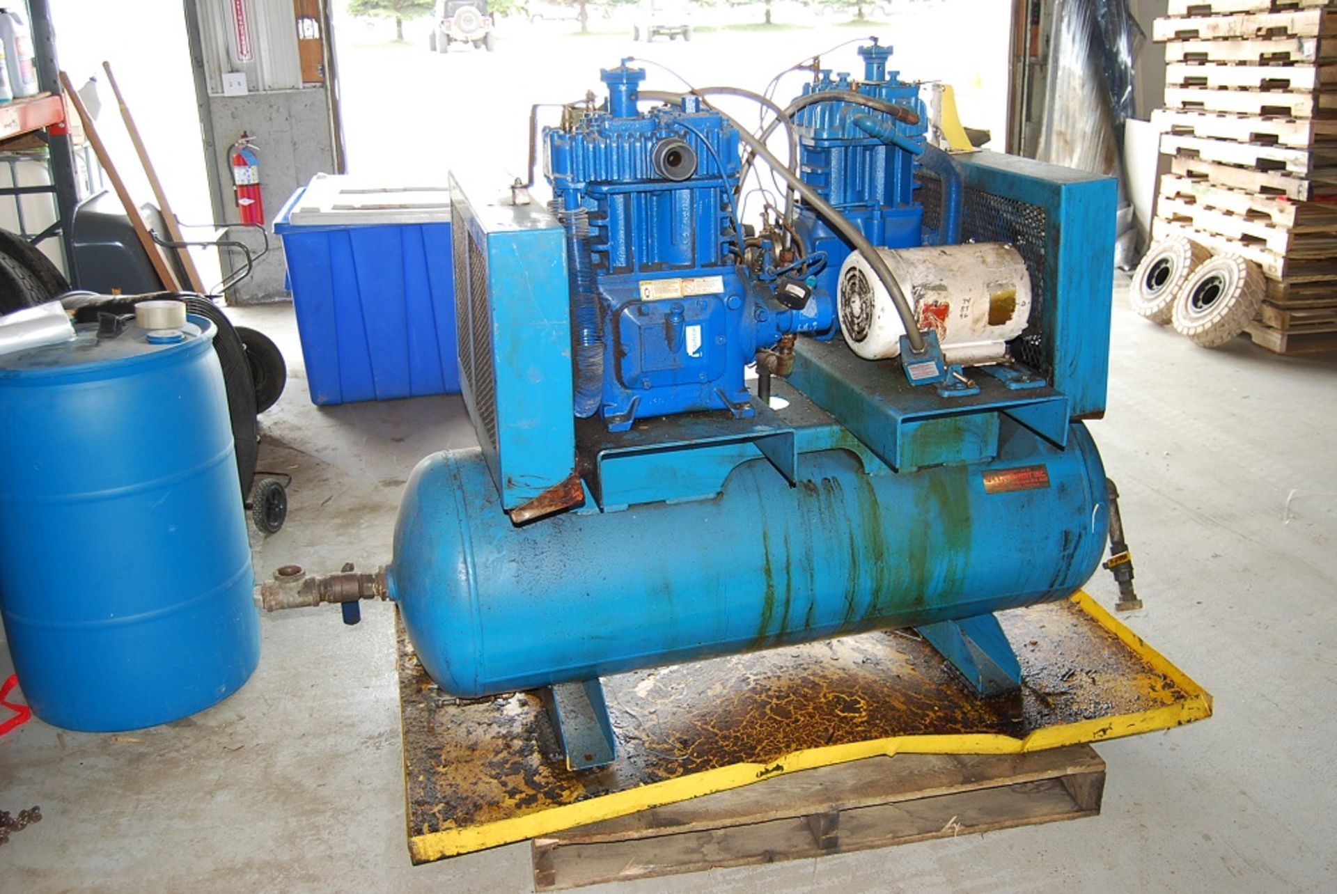 25 HP Quincy Air Compressor, Model: 325L 106, SN: 20080819-0027 with 5 hp Baldor motor, - Image 6 of 9