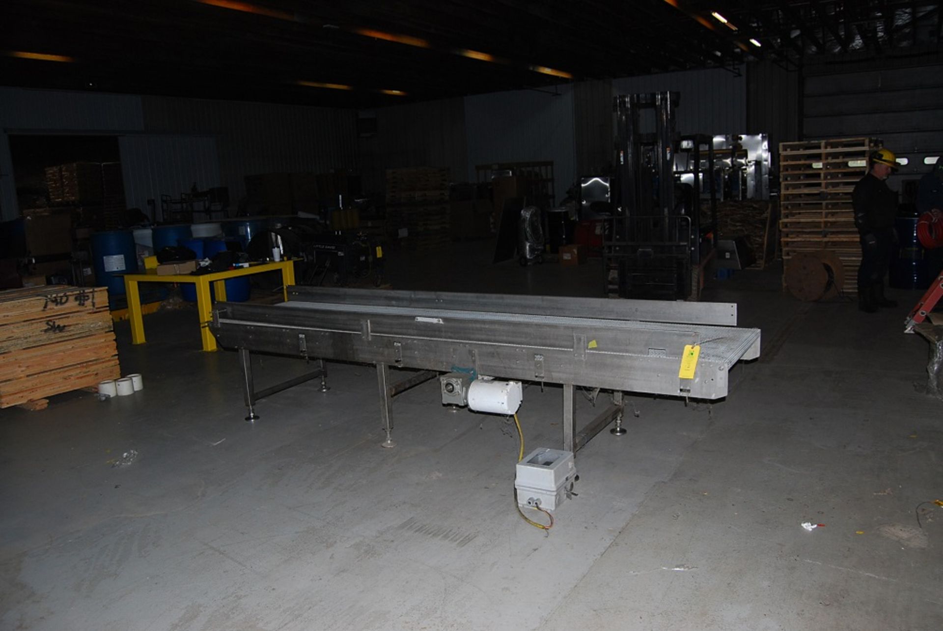 Tekkra System Accumulation Table 32" wide x 11'8" long x 28" to top of chain, 480 volt 3 phase 1 HP - Image 3 of 6