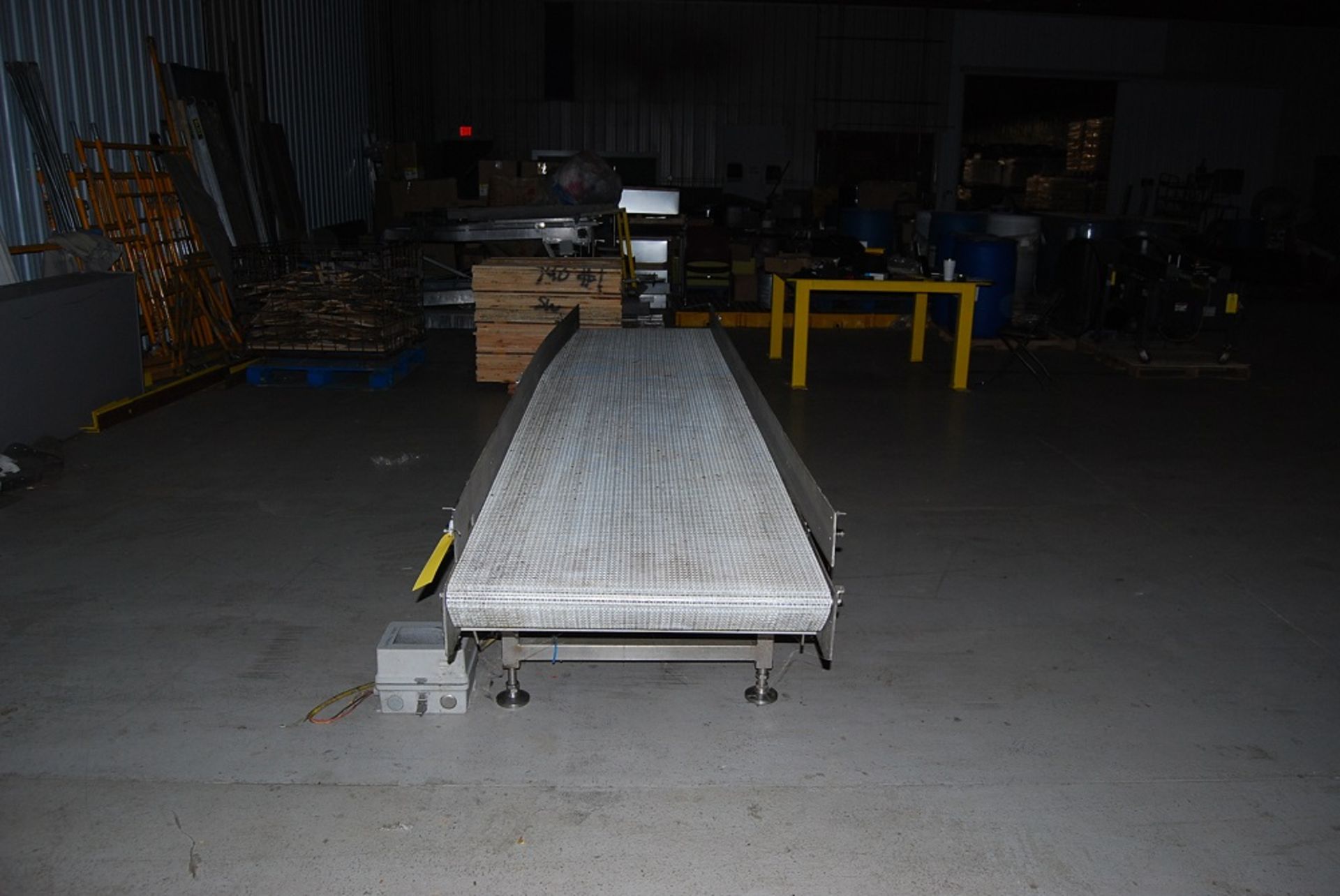 Tekkra System Accumulation Table 32" wide x 11'8" long x 28" to top of chain, 480 volt 3 phase 1 HP - Image 2 of 6