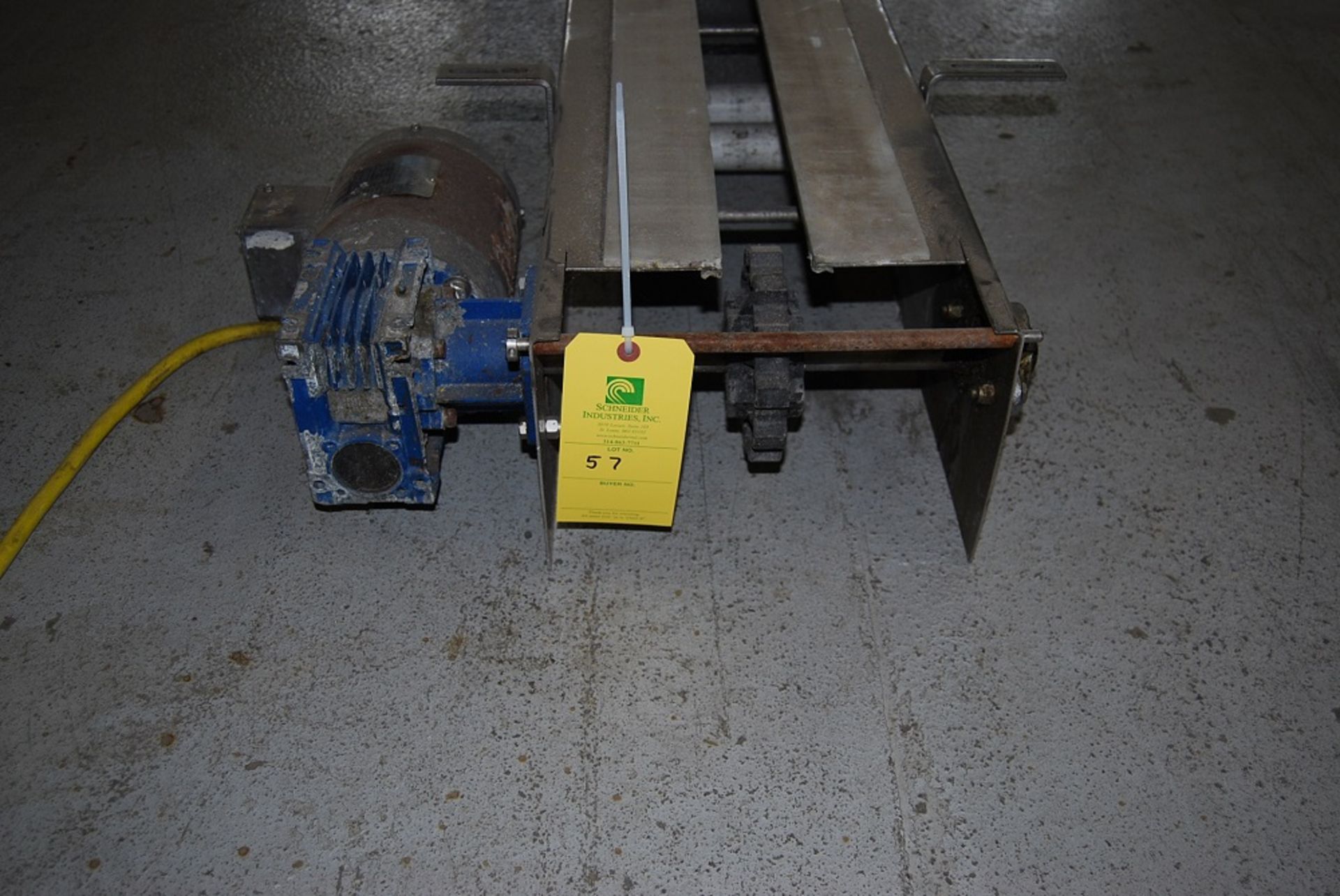 Conveyor 8'9.5" long straight into 90 degree corner, 3'9" drive section, 10" wide chain, 1/2 hp leas - Image 5 of 5