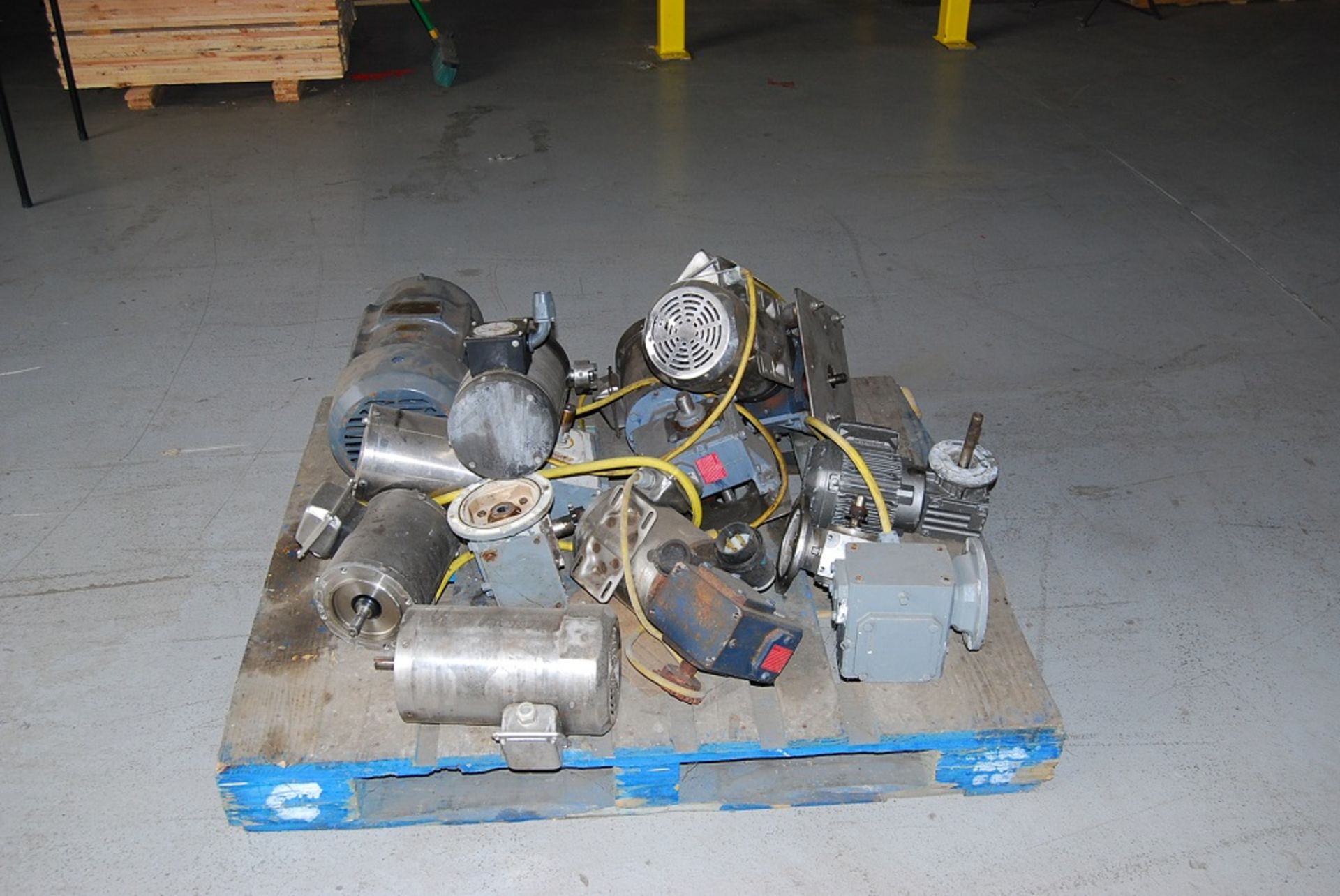 Miscellaneous Pallet Of Motors and Gear Boxes Pallet: 40" wide x 48" deep x 26" tall - Image 3 of 6