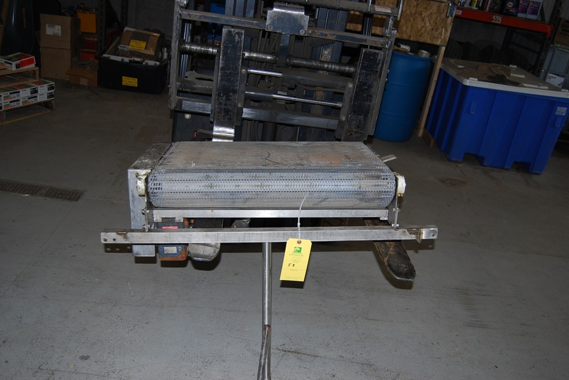 Conveyor 2' long x 30" wide chain, 1 leg, 480 volt motor 36" elevation with adjustable leg - Image 4 of 7