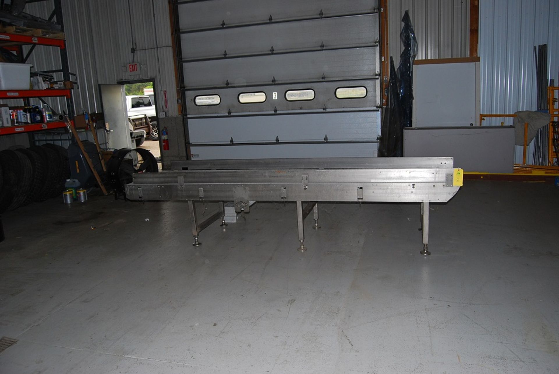 Tekkra System Accumulation Table 32" wide x 11'8" long x 28" to top of chain, 480 volt 3 phase 1 HP