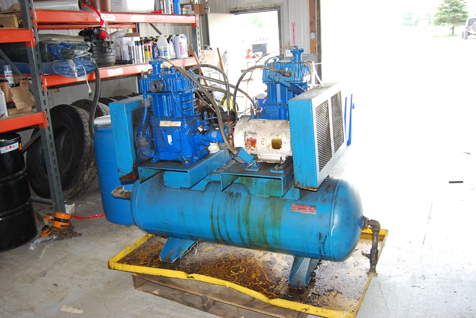 25 HP Quincy Air Compressor, Model: 325L 106, SN: 20080819-0027 with 5 hp Baldor motor, - Image 5 of 9