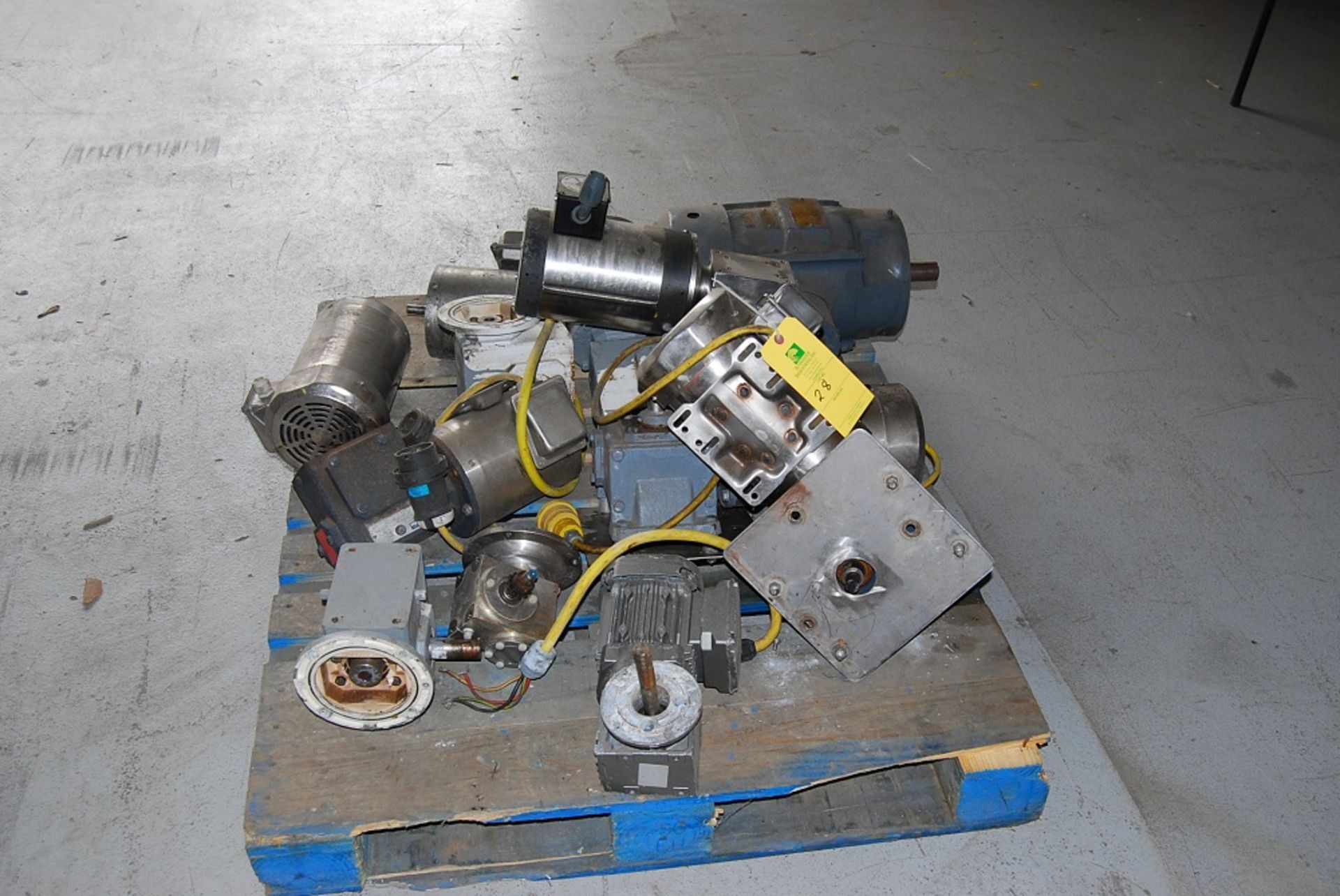 Miscellaneous Pallet Of Motors and Gear Boxes Pallet: 40" wide x 48" deep x 26" tall - Image 2 of 6