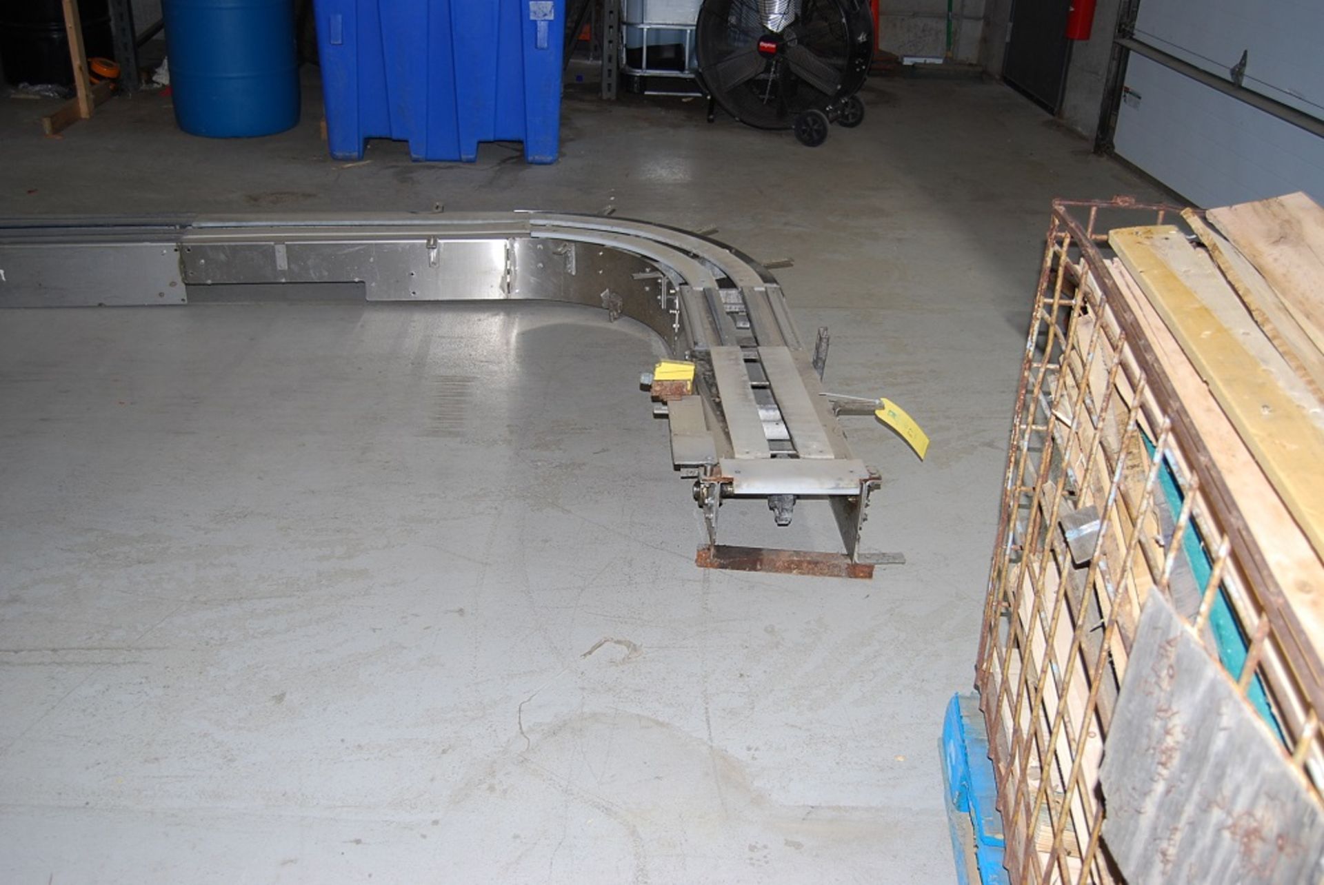 Conveyor 8'9.5" long straight into 90 degree corner, 3'9" drive section, 10" wide chain, 1/2 hp leas - Image 3 of 5