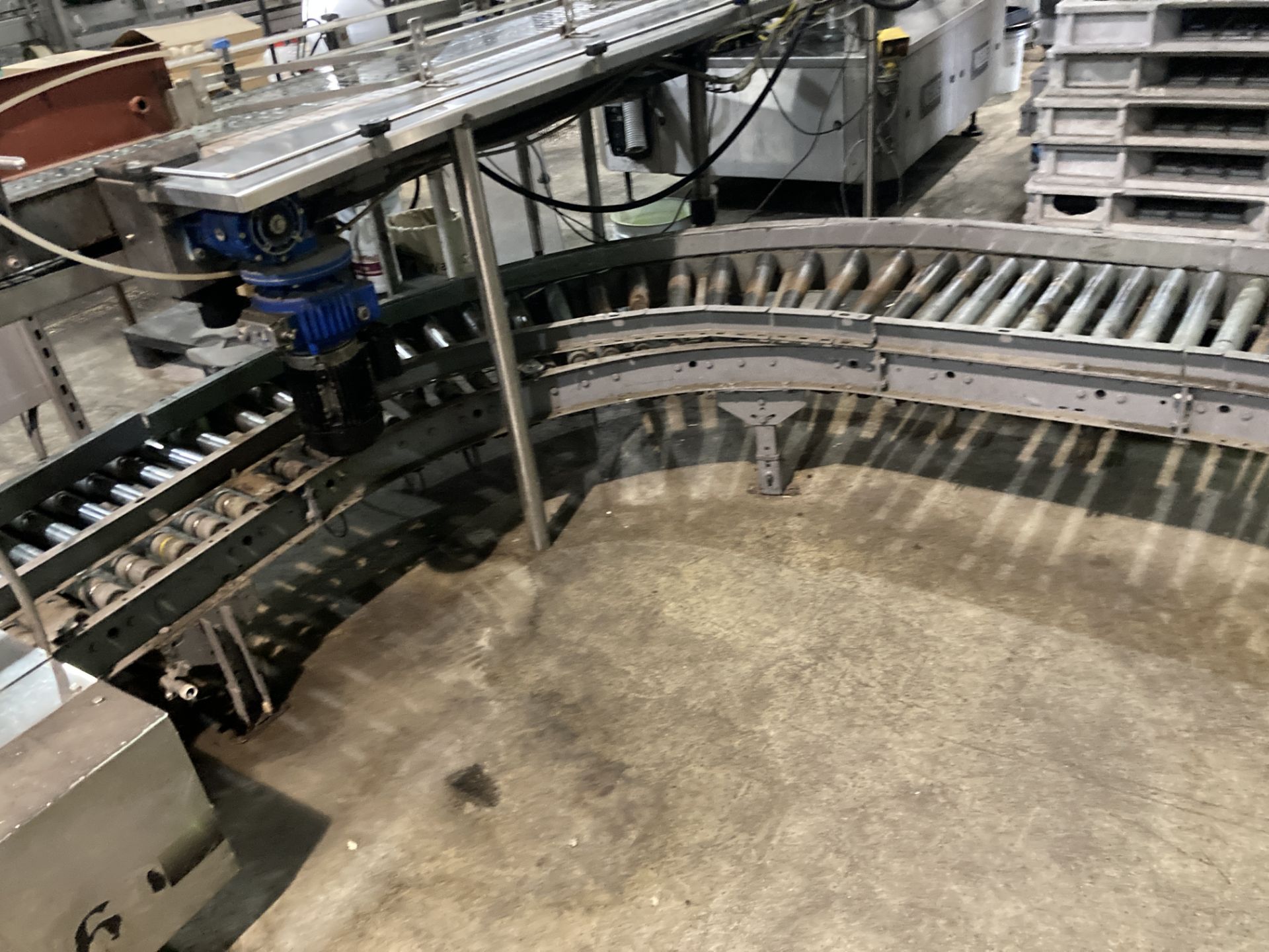 Live roller 180 degree curve conveyor , 22 in wide ***Rigging and Loading Fee of$: TBD will be - Image 3 of 3