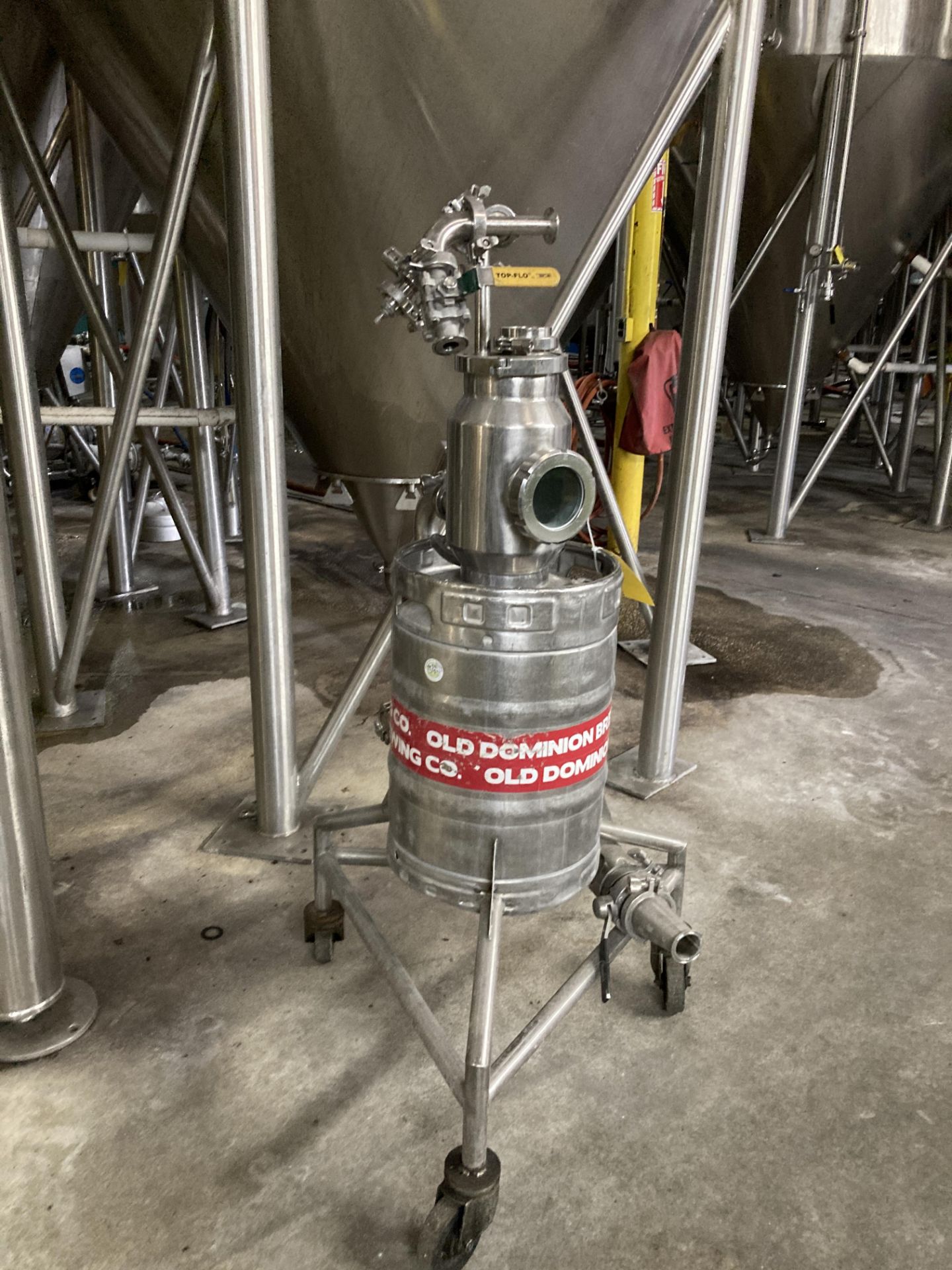Retrofit 1/2 barrel keg with castor ***Rigging and Loading Fee of$: TBD will be automatically