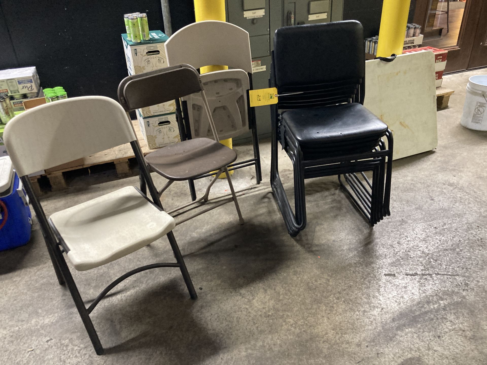 LOT OF chair, 4 padded chair, 3 folding chair ***Rigging and Loading Fee of$: TBD will be
