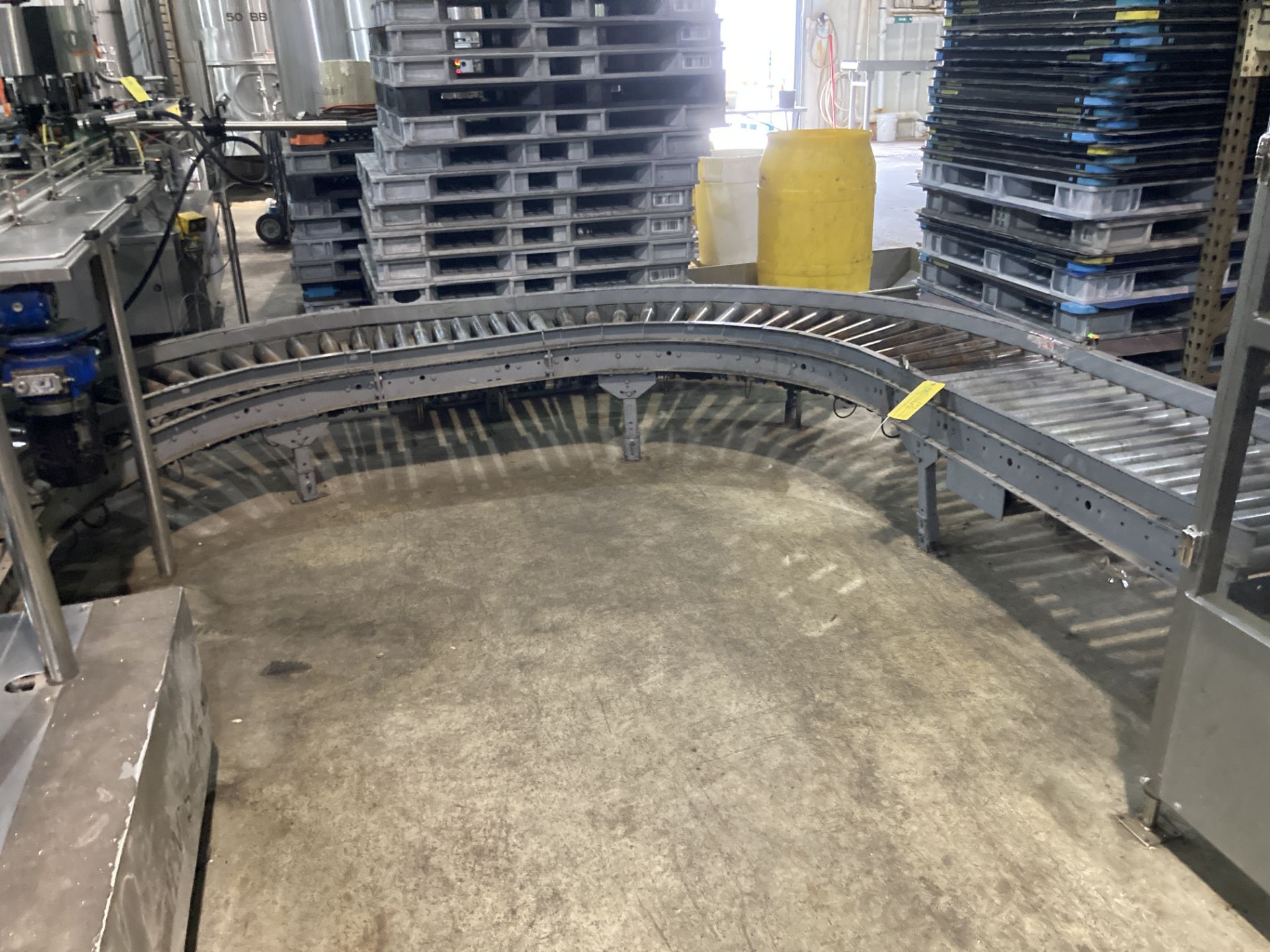 Live roller 180 degree curve conveyor , 22 in wide ***Rigging and Loading Fee of$: TBD will be