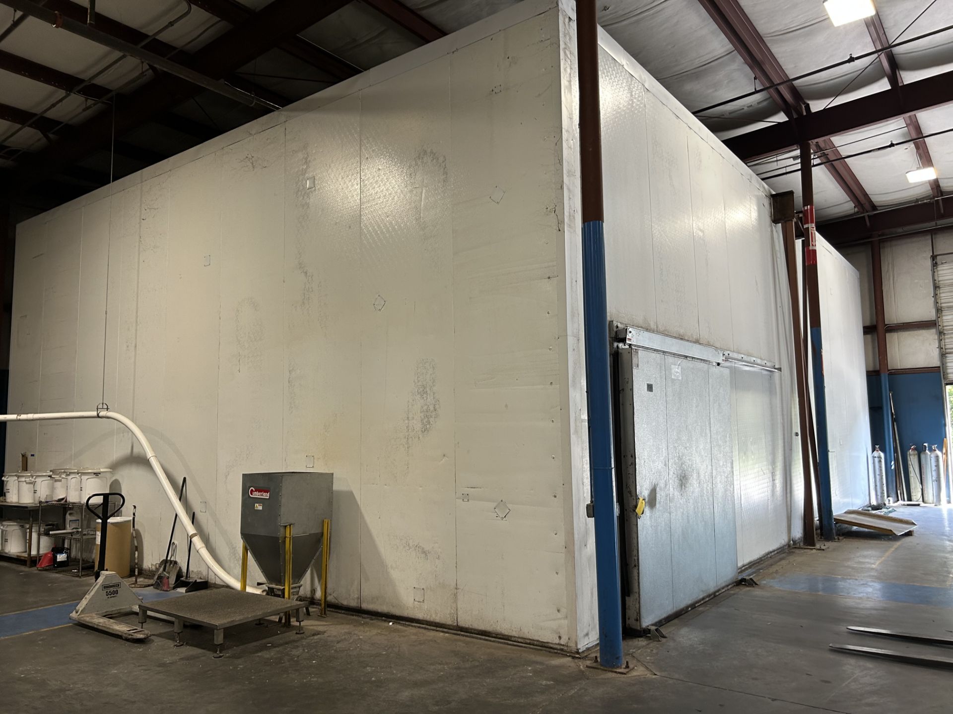 Cold Room, 37' x 46' x 18', 1700 Square Ft., Dual 4 fan condenser units - Image 2 of 7