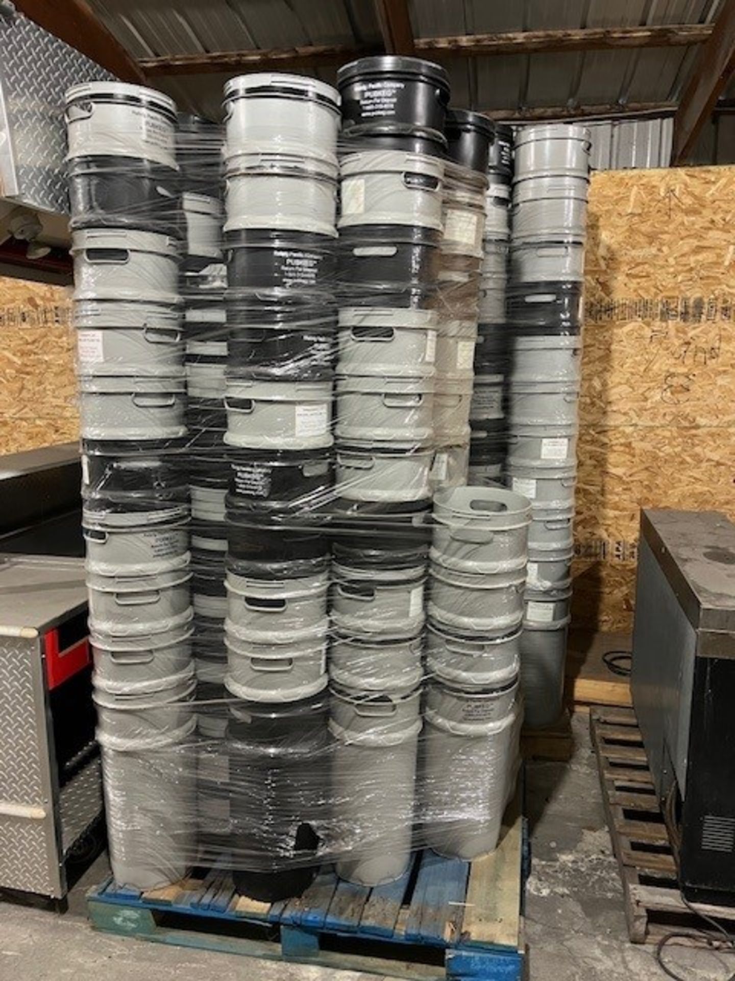 Consignment Item - located in Breese IL: Rehrig Pacific pubkegs
