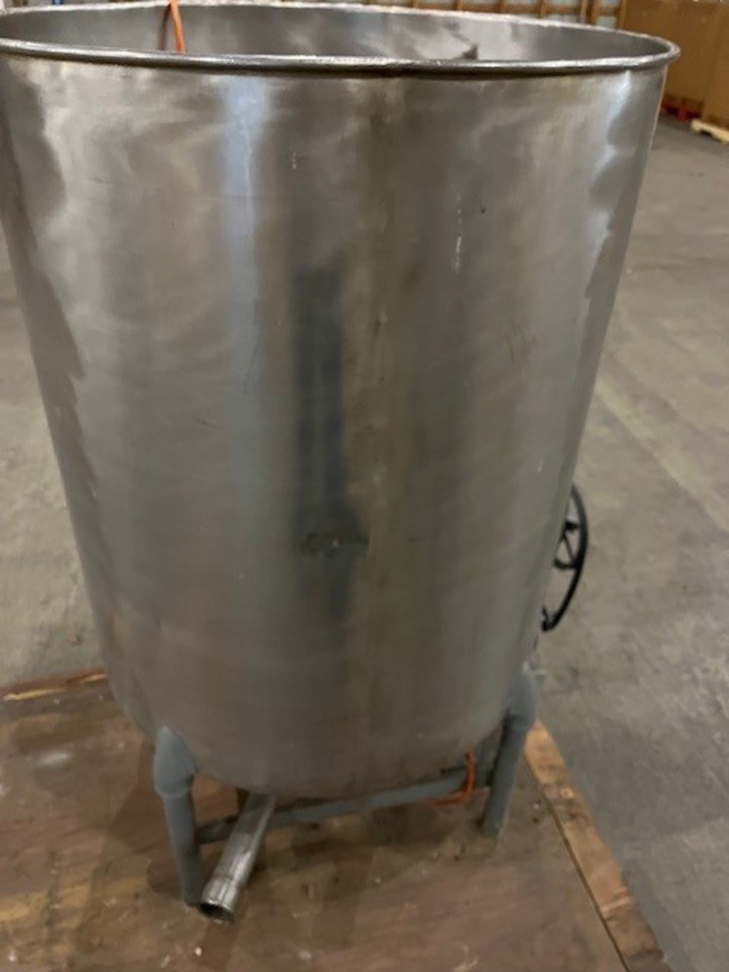 Consignment Item - located in Breese IL: Small mixing tank with motor - Image 2 of 3