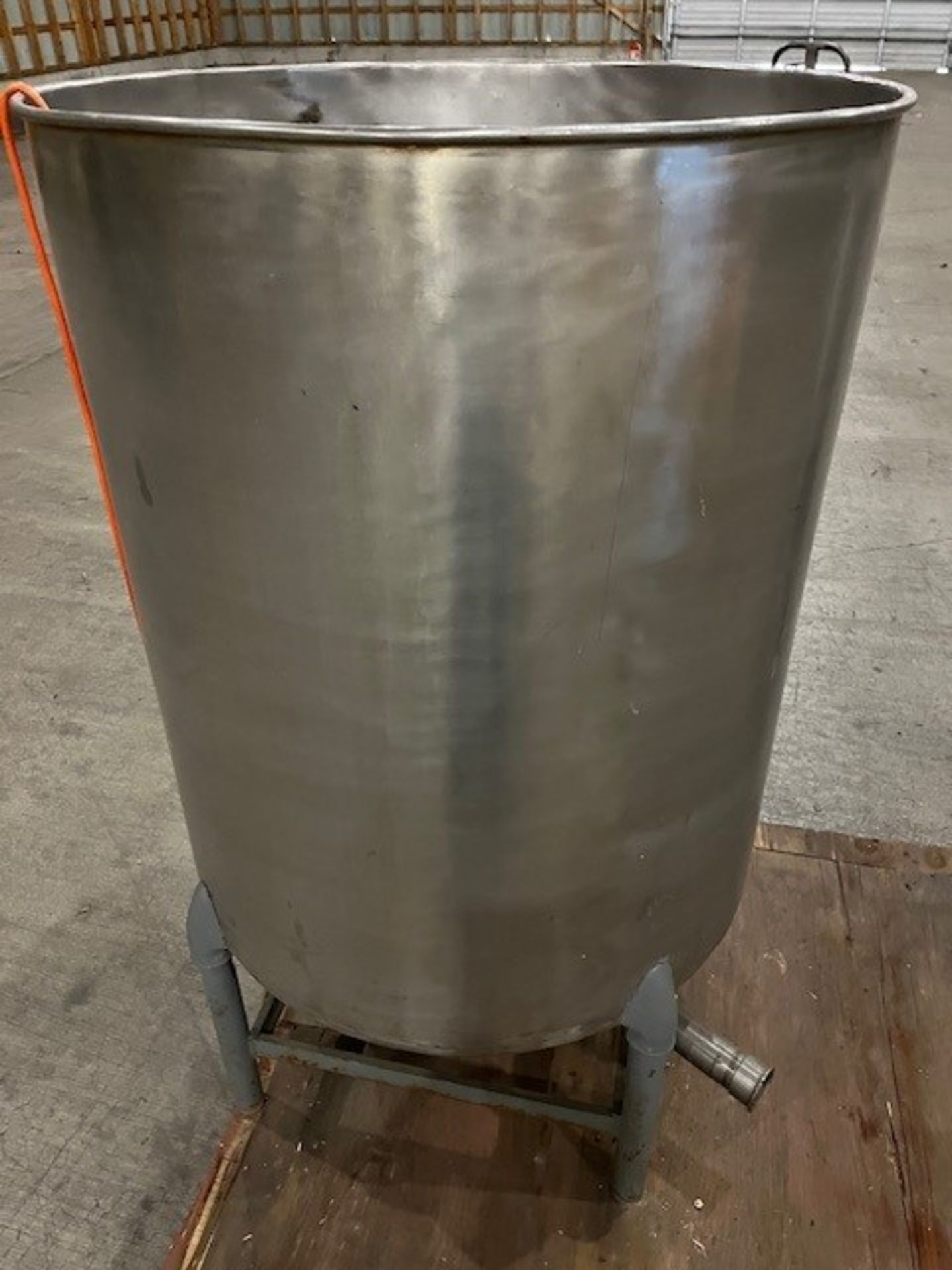 Consignment Item - located in Breese IL: Small mixing tank with motor - Image 3 of 3