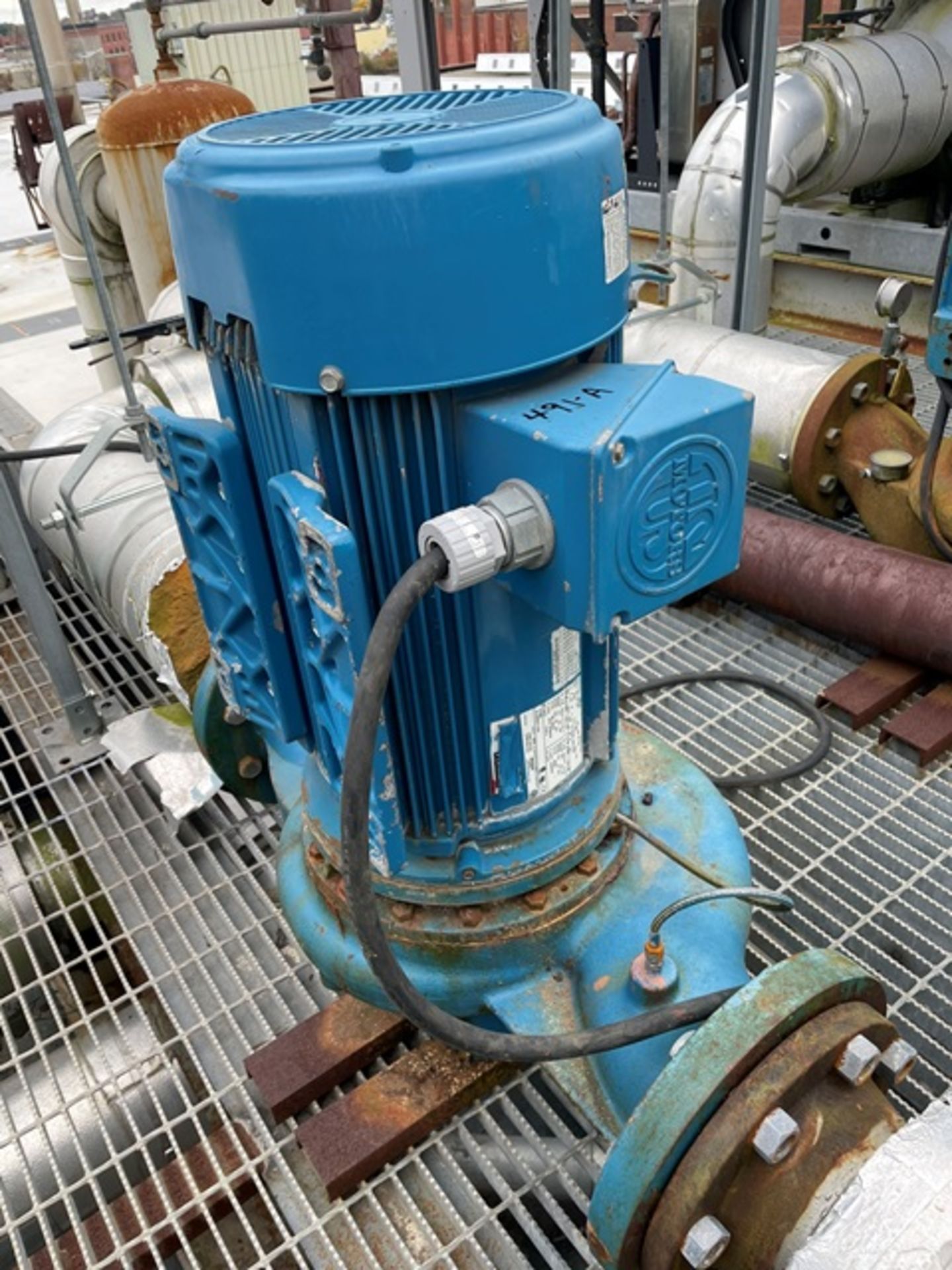 Chiller 25 HP Motor & Pump, Rigging & Loading Fee: $550