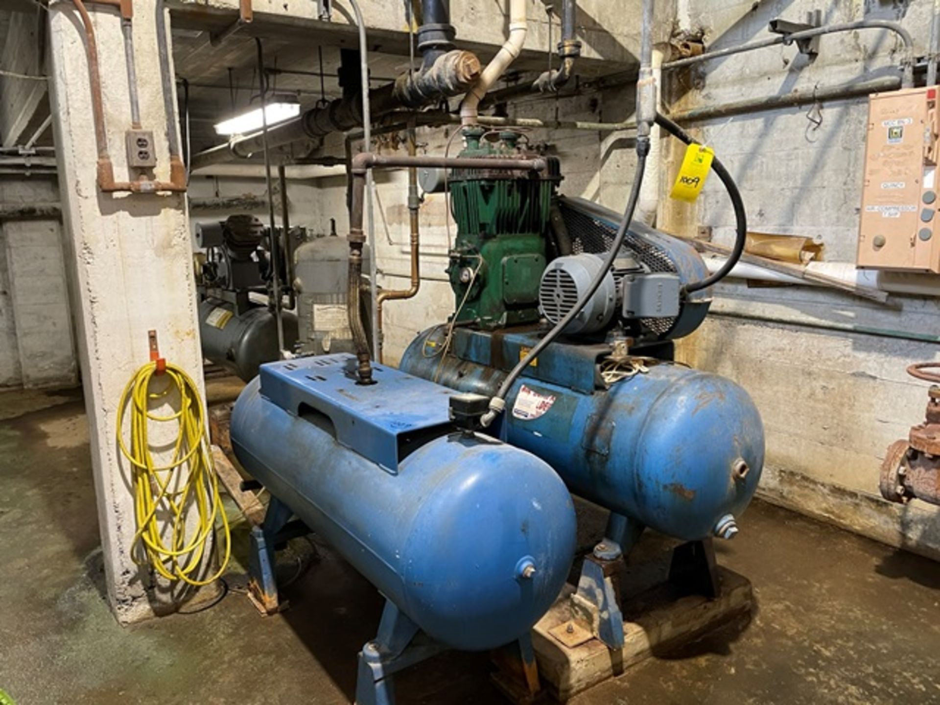 Sullair 7.5 HP Air Compressor Includes Extra Air Receptacle, Blue, Rigging & Loading Fee: $750 - Image 2 of 2
