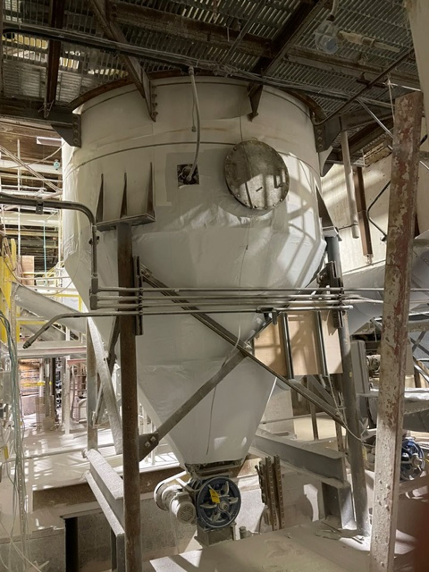 Dust Collection Silo/Approx. 8' Dia. X 24', Rigging & Loading Fee: $8000