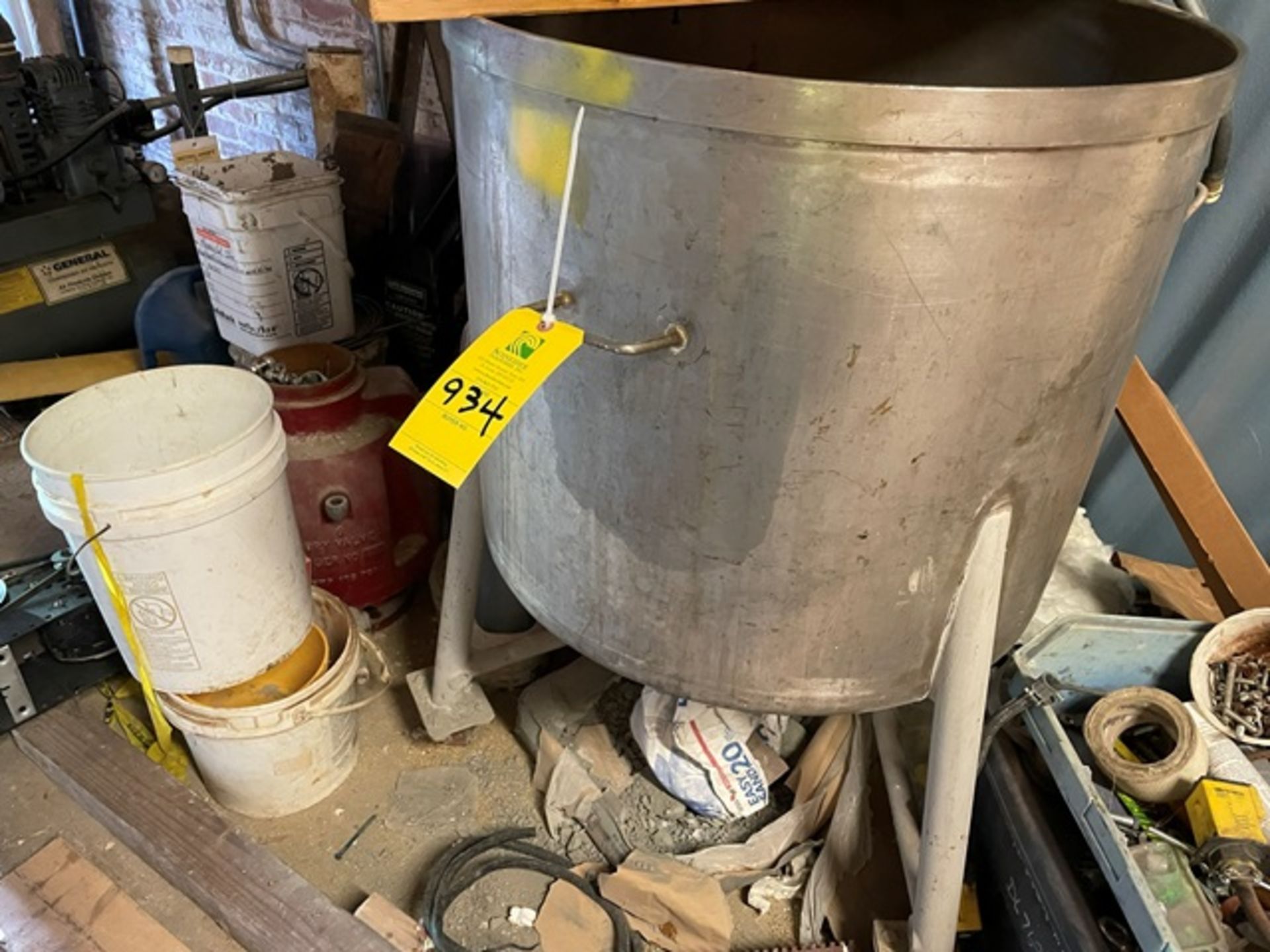 Stainless Steel Batch Tank, 28" Dia. X 24" Deep, Rigging & Loading Fee: $250