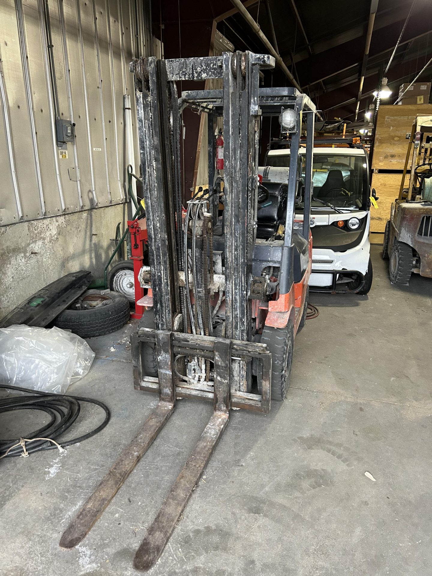 Toyota Forklift, Model #7FGUI5, S/N #60382, Rigging & Loading Fee: $250