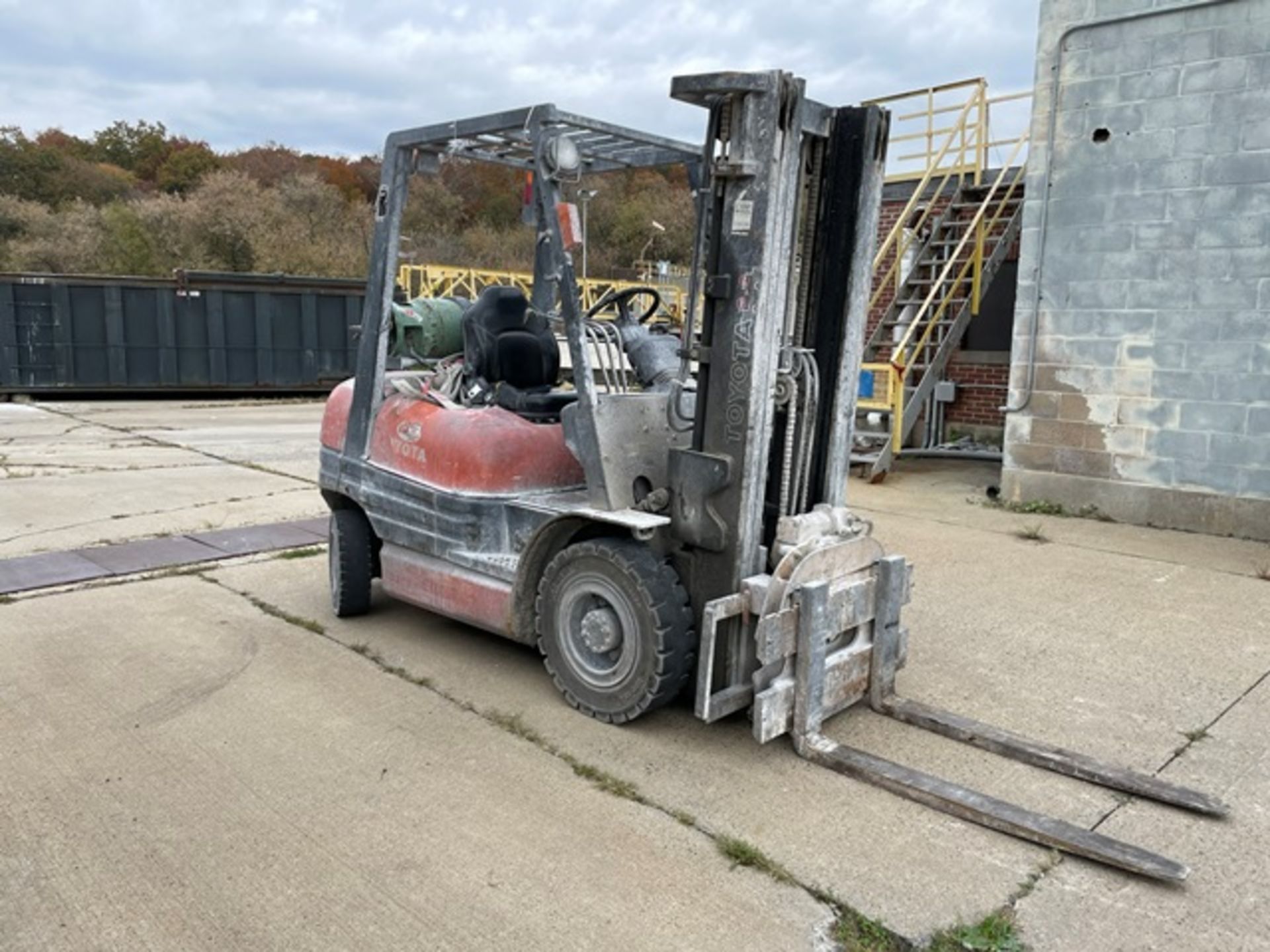 Toyota Model #42 6FGU25 Fork Lift, Propane, For Attachment, ROPS - Image 3 of 4