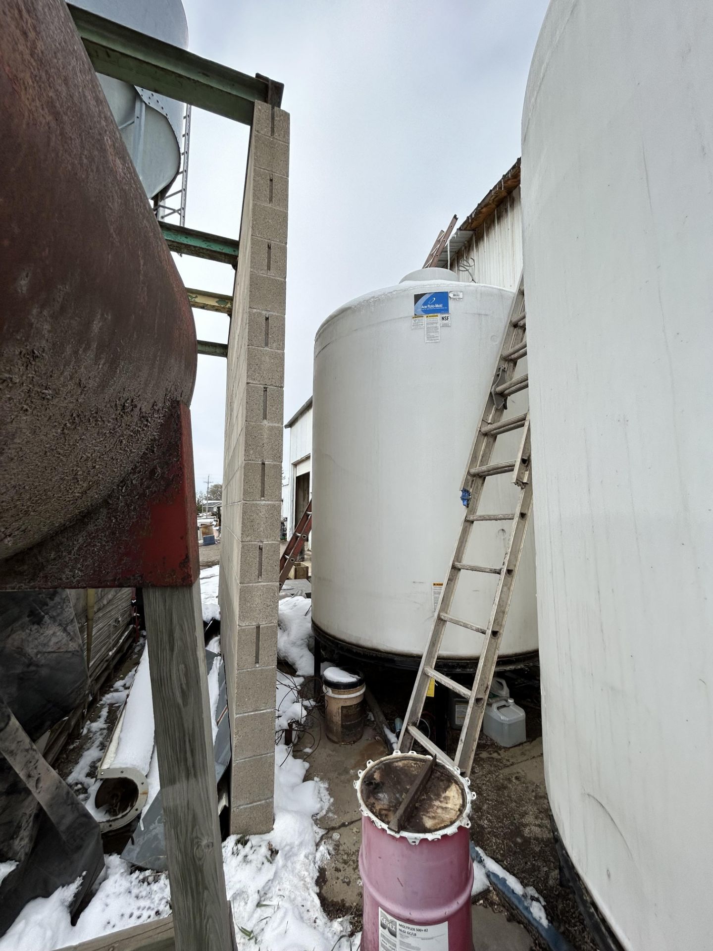 3000 gal capacity holding tank - Image 3 of 4