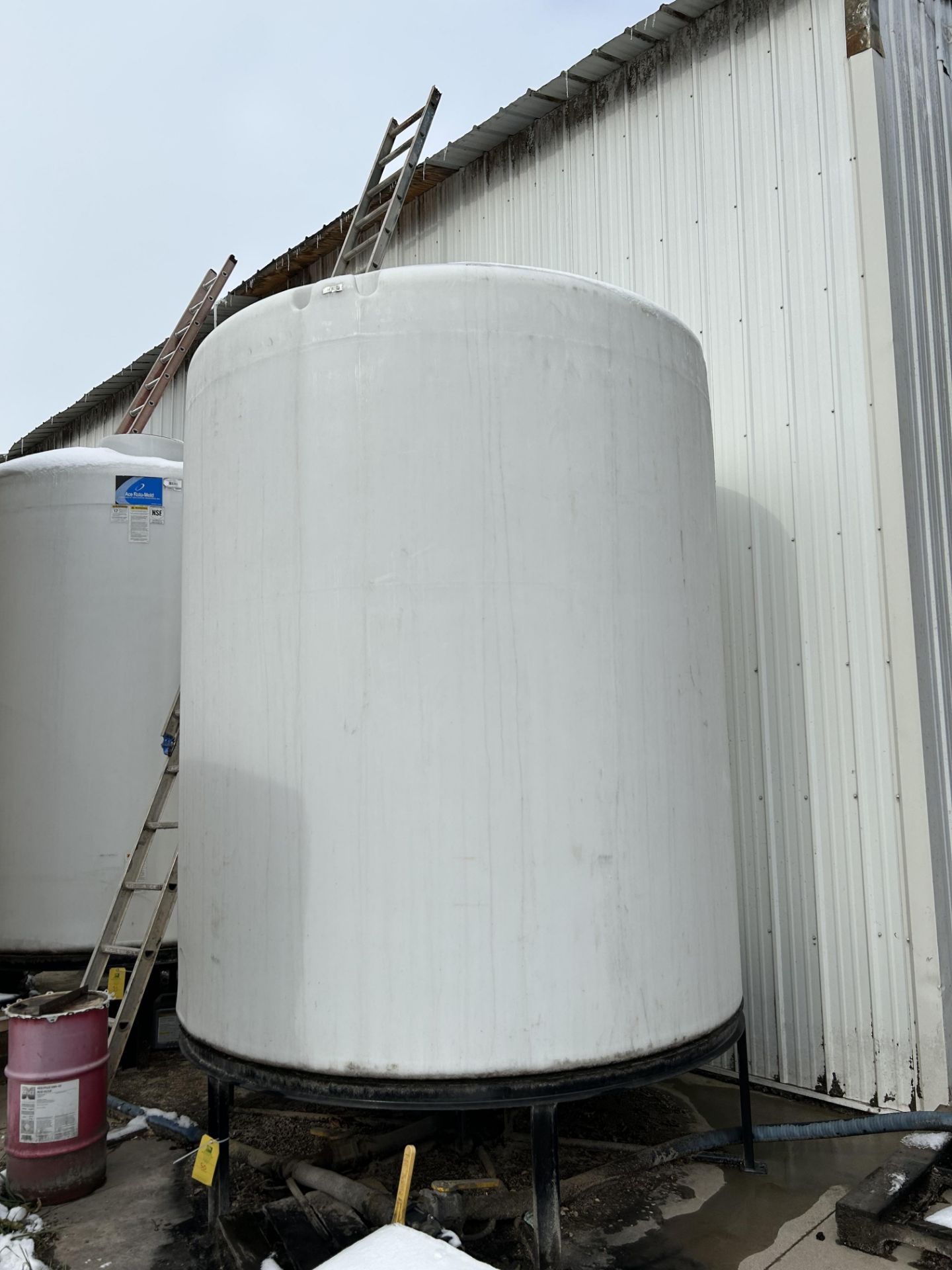 3000 gal capacity holding tank