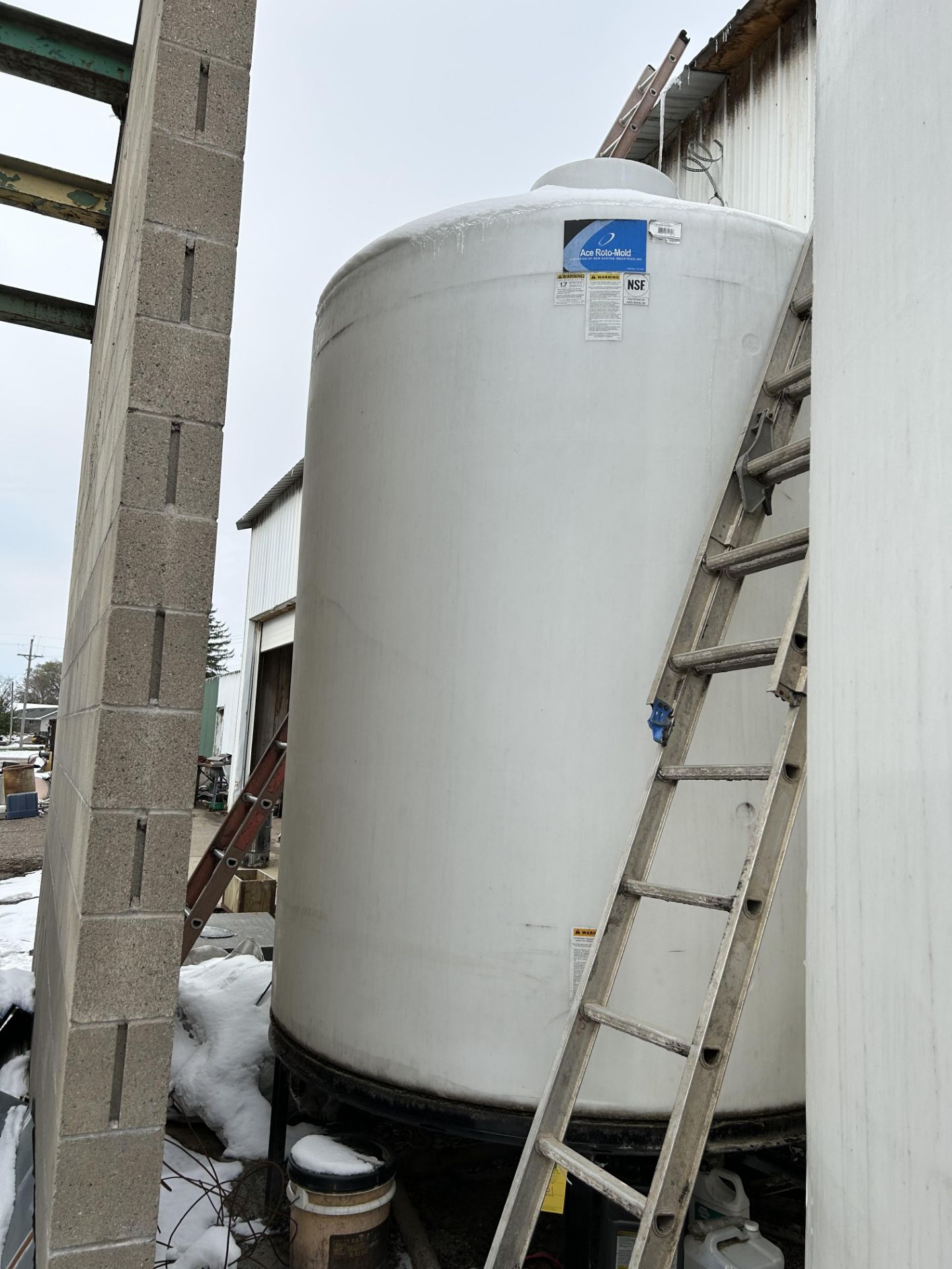 3000 gal capacity holding tank - Image 2 of 4