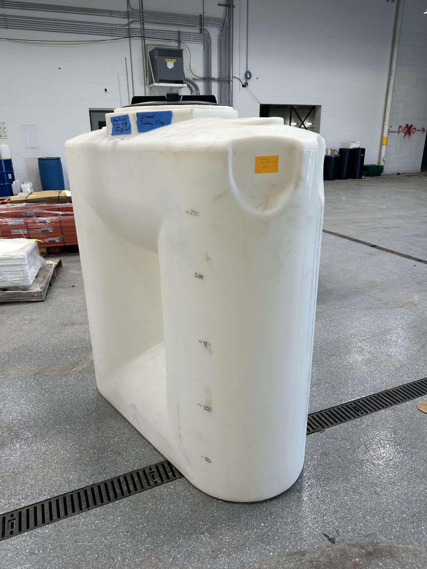 (Located in Quincy, FL) 300 Gallon Poly Tank - Image 2 of 4