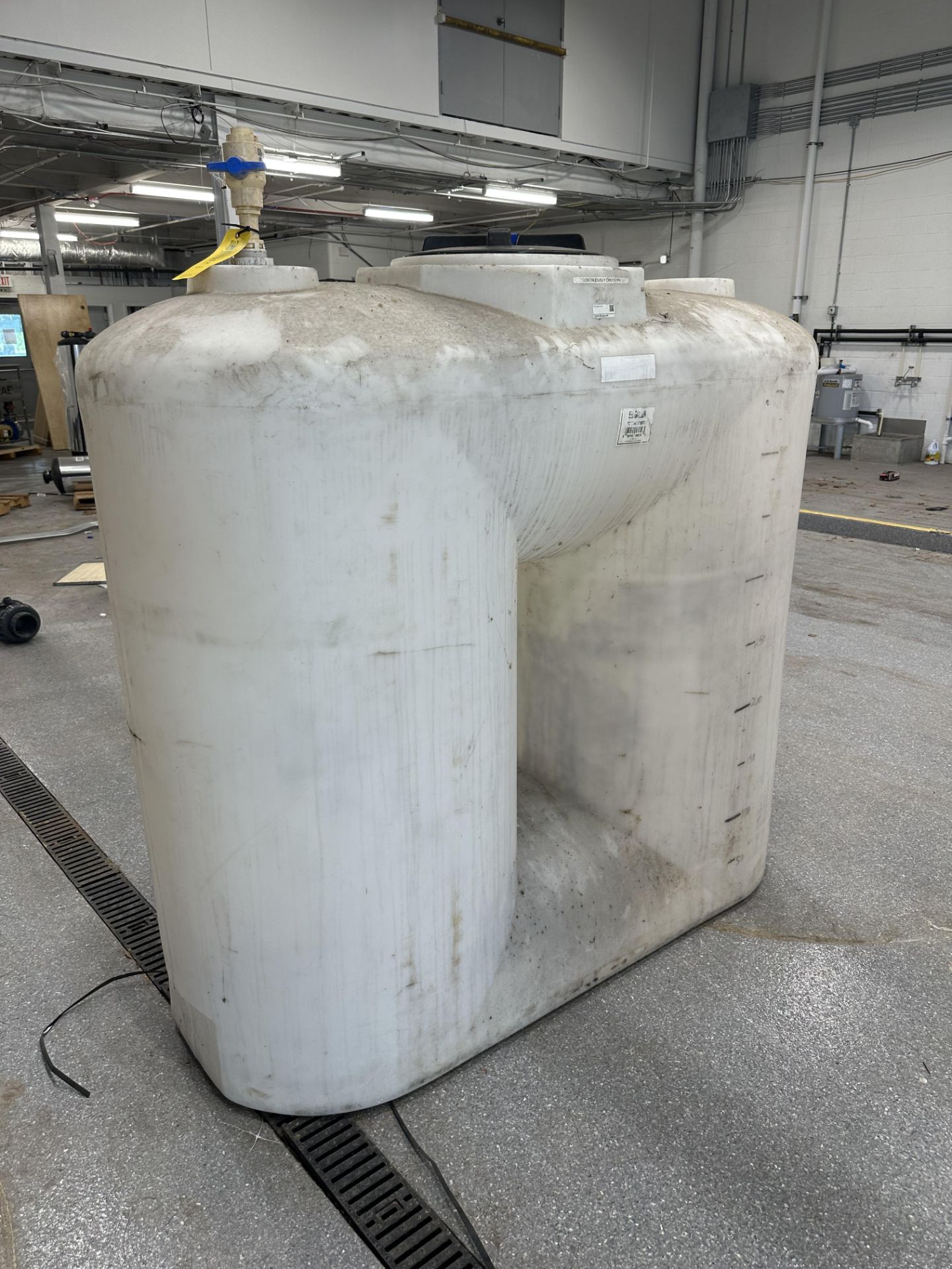(Located in Quincy, FL) 500 Gallon Poly Tank