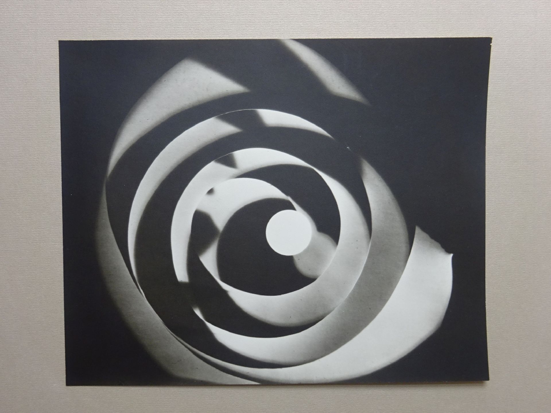 Man Ray - Rayograph - Bild 2 aus 4