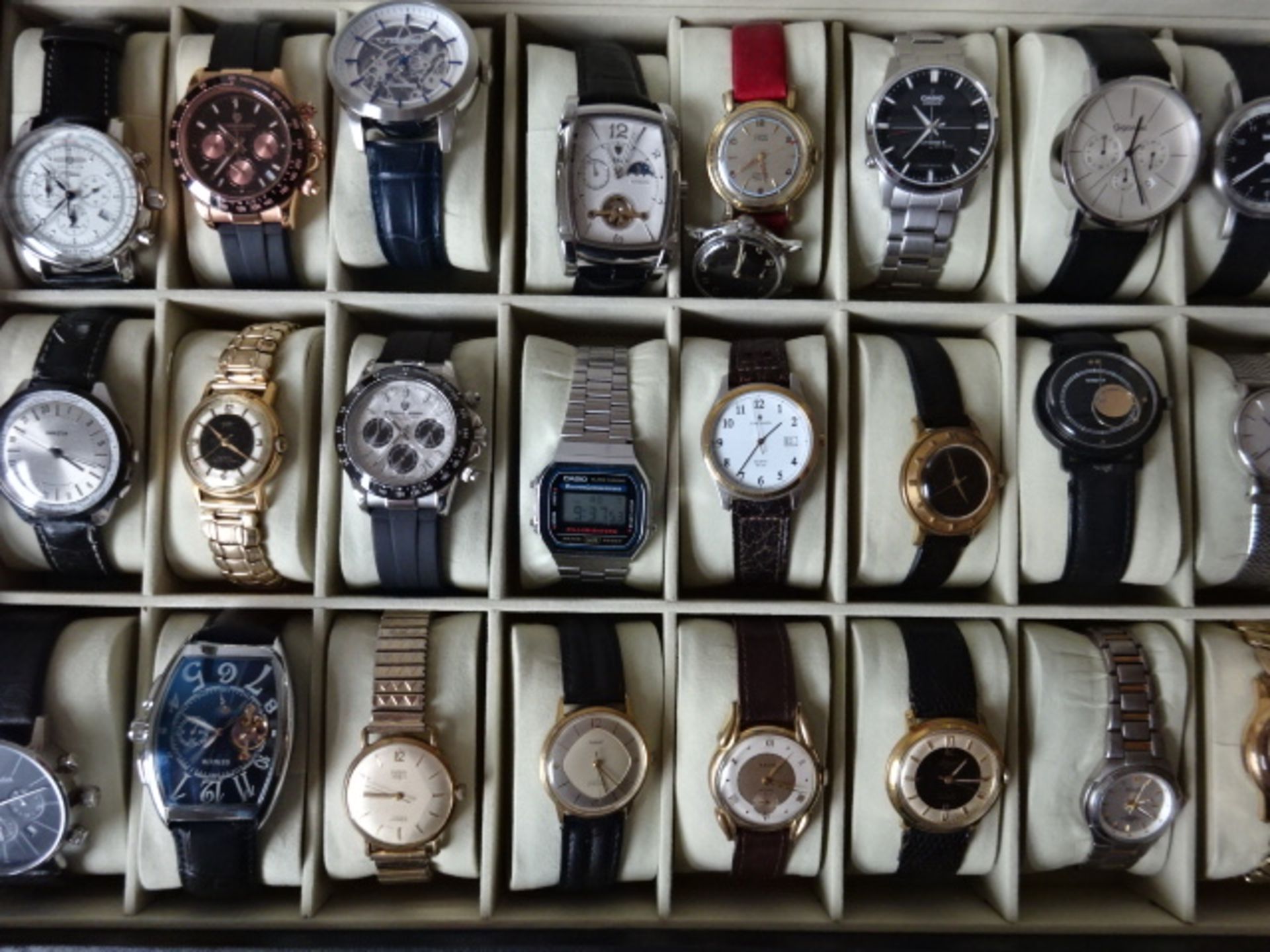 Sammlung von 32 Armbanduhren