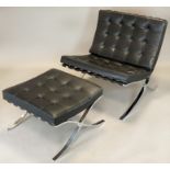 Ludwig MIES VAN DER ROHE (1886 - 1969). Barcelona Chair und Ottoman. Manufactur Knoll seit 1953.