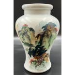 Vase mit Landschaftsdekor. China. 20. Jahrhundert.