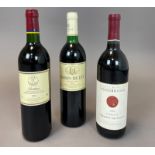 Drei Flaschen Rotwein. Frankreich, Spanien und USA. Jeweils 0,75 L.