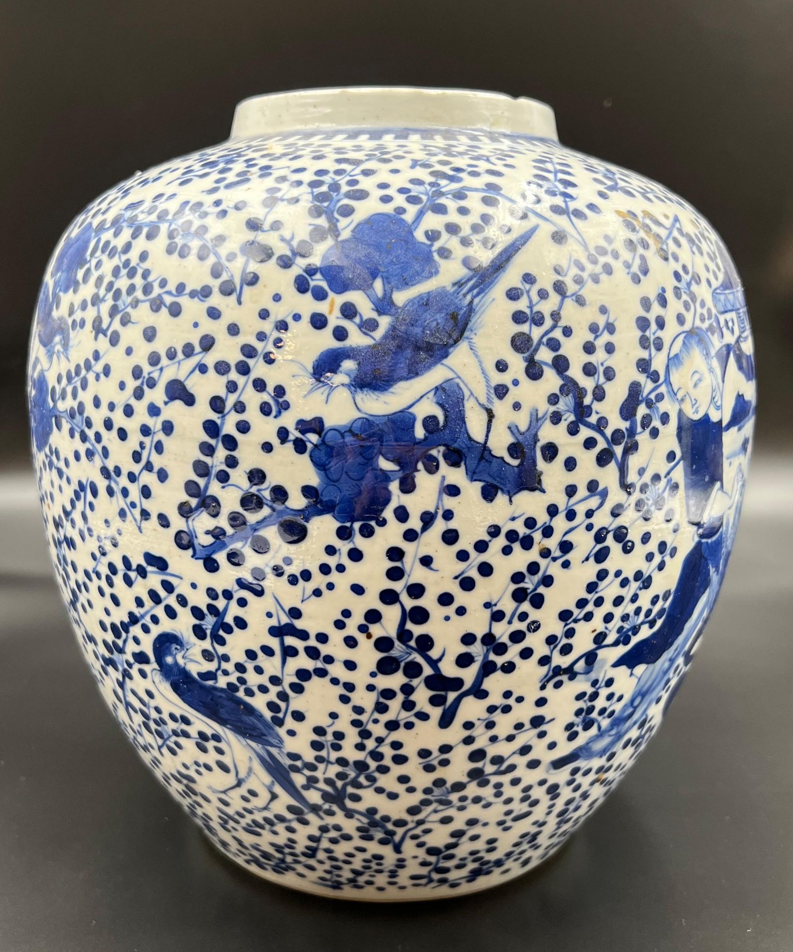 Blau-weiße Porzellan Vase mit He-He Er Xian Dekor. China. 19. Jahrhundert. - Bild 2 aus 12