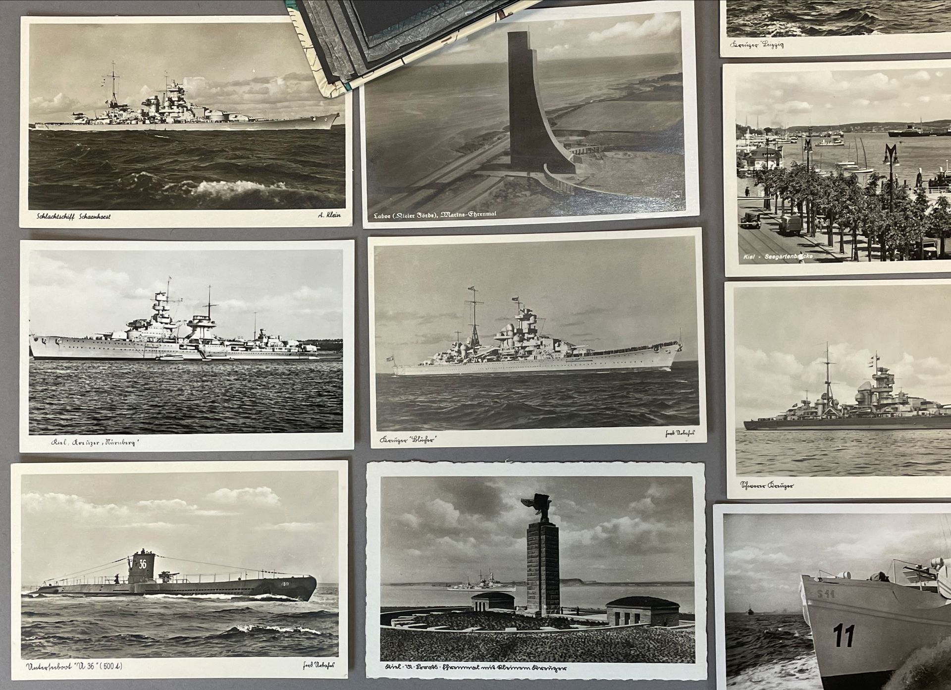 Zwei Alben mit Fotografien und alten Postkarten. 1. und 2. Weltkrieg. Teils Kriegsmarine. - Image 2 of 16