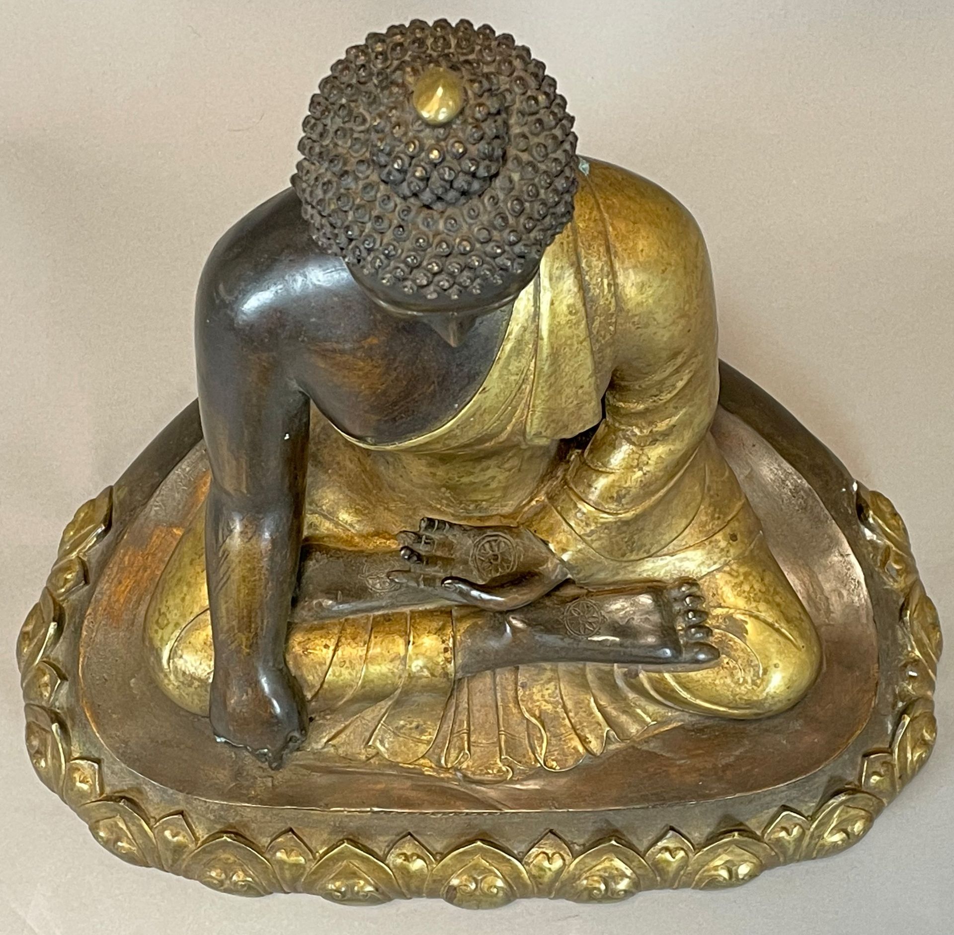 Buddha. Tibet oder Nepal. Im Lotussitz. 20. Jahrhundert. - Image 6 of 12