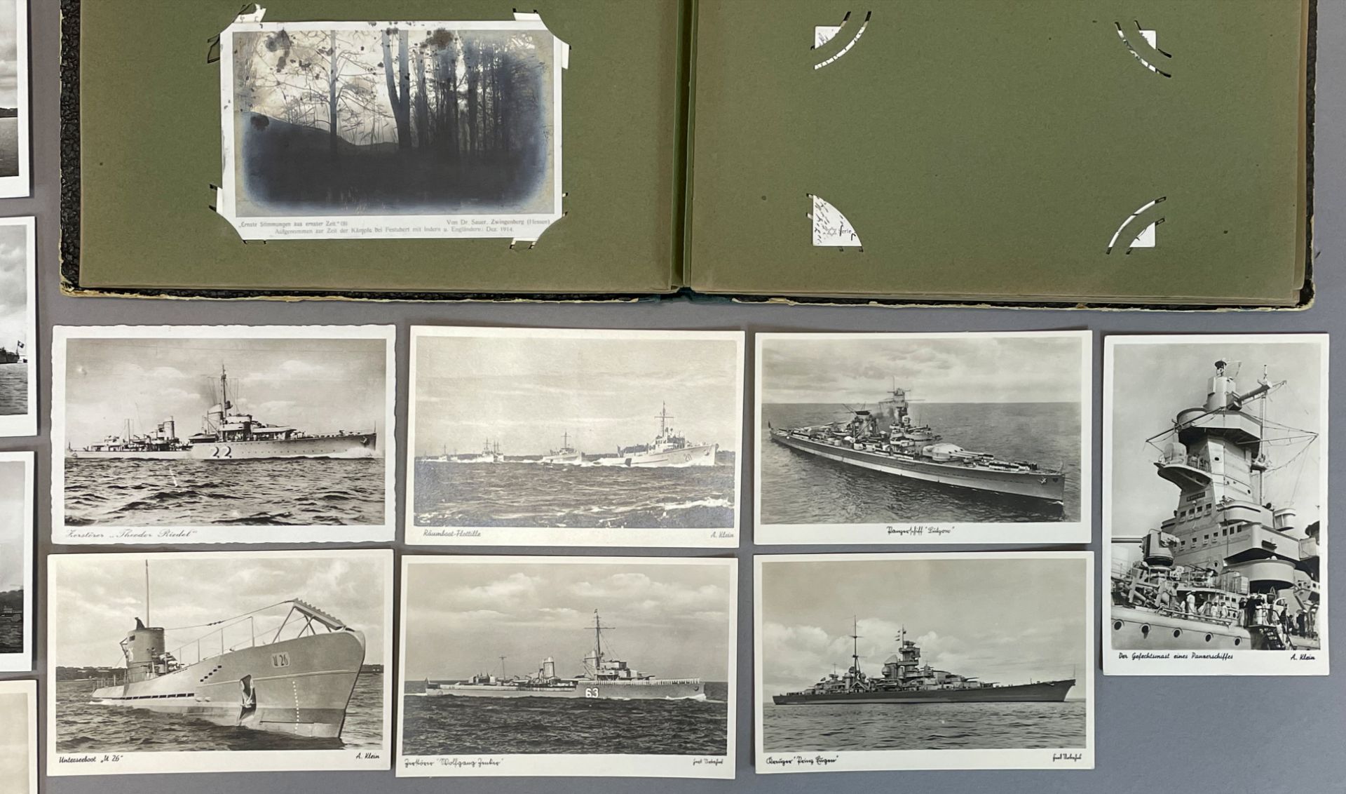Zwei Alben mit Fotografien und alten Postkarten. 1. und 2. Weltkrieg. Teils Kriegsmarine. - Image 4 of 16