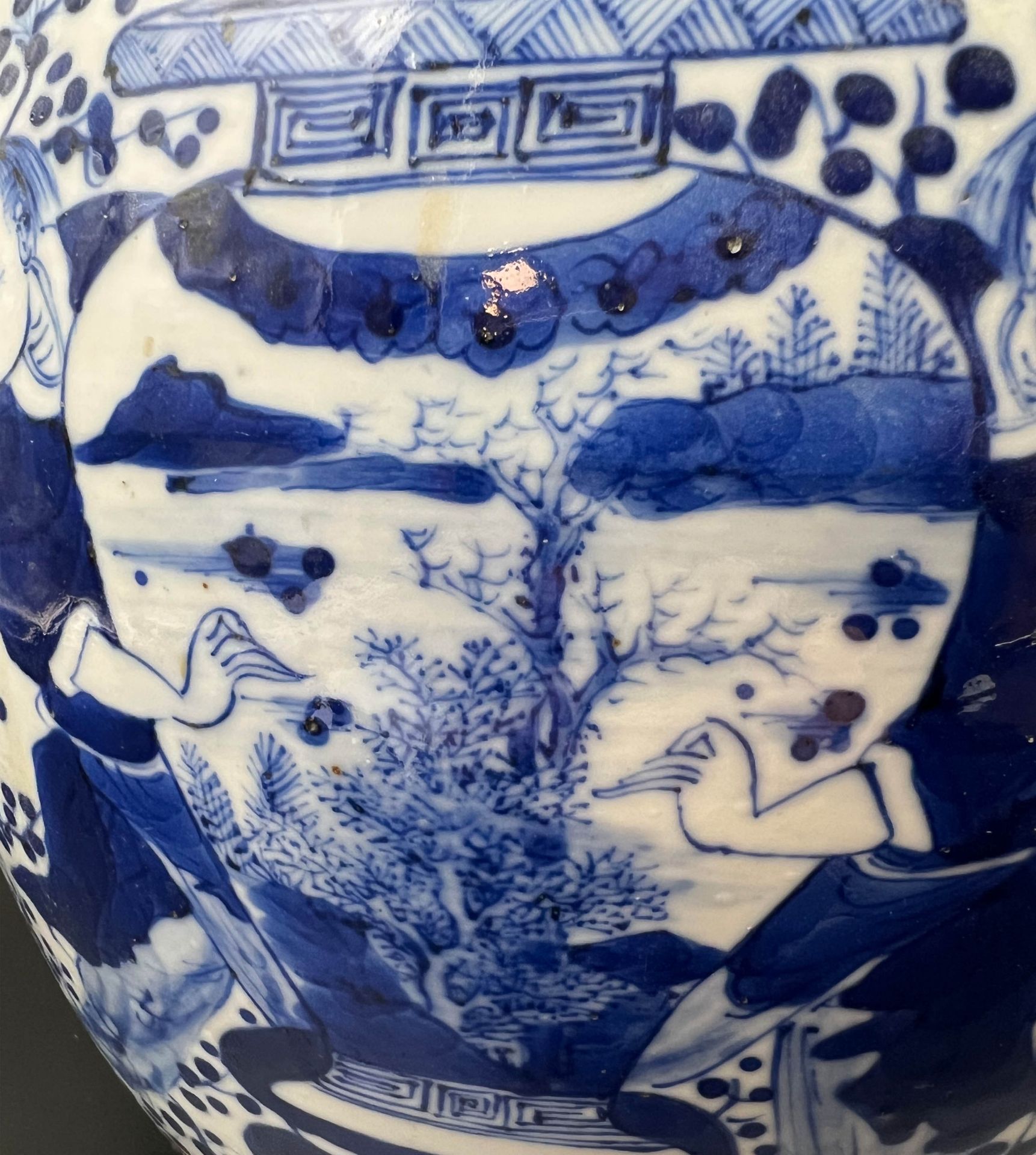 Blau-weiße Porzellan Vase mit He-He Er Xian Dekor. China. 19. Jahrhundert. - Bild 9 aus 12