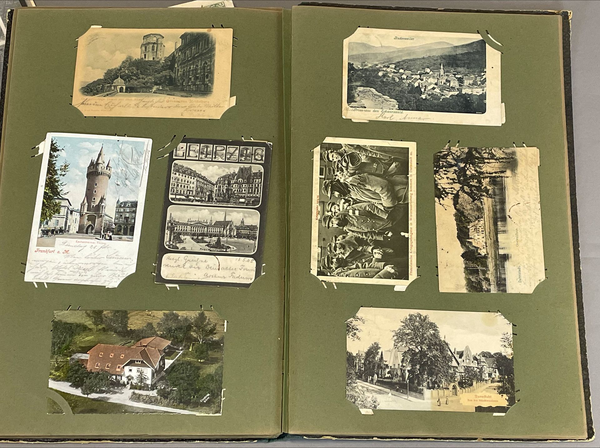 Zwei Alben mit Fotografien und alten Postkarten. 1. und 2. Weltkrieg. Teils Kriegsmarine. - Image 9 of 16