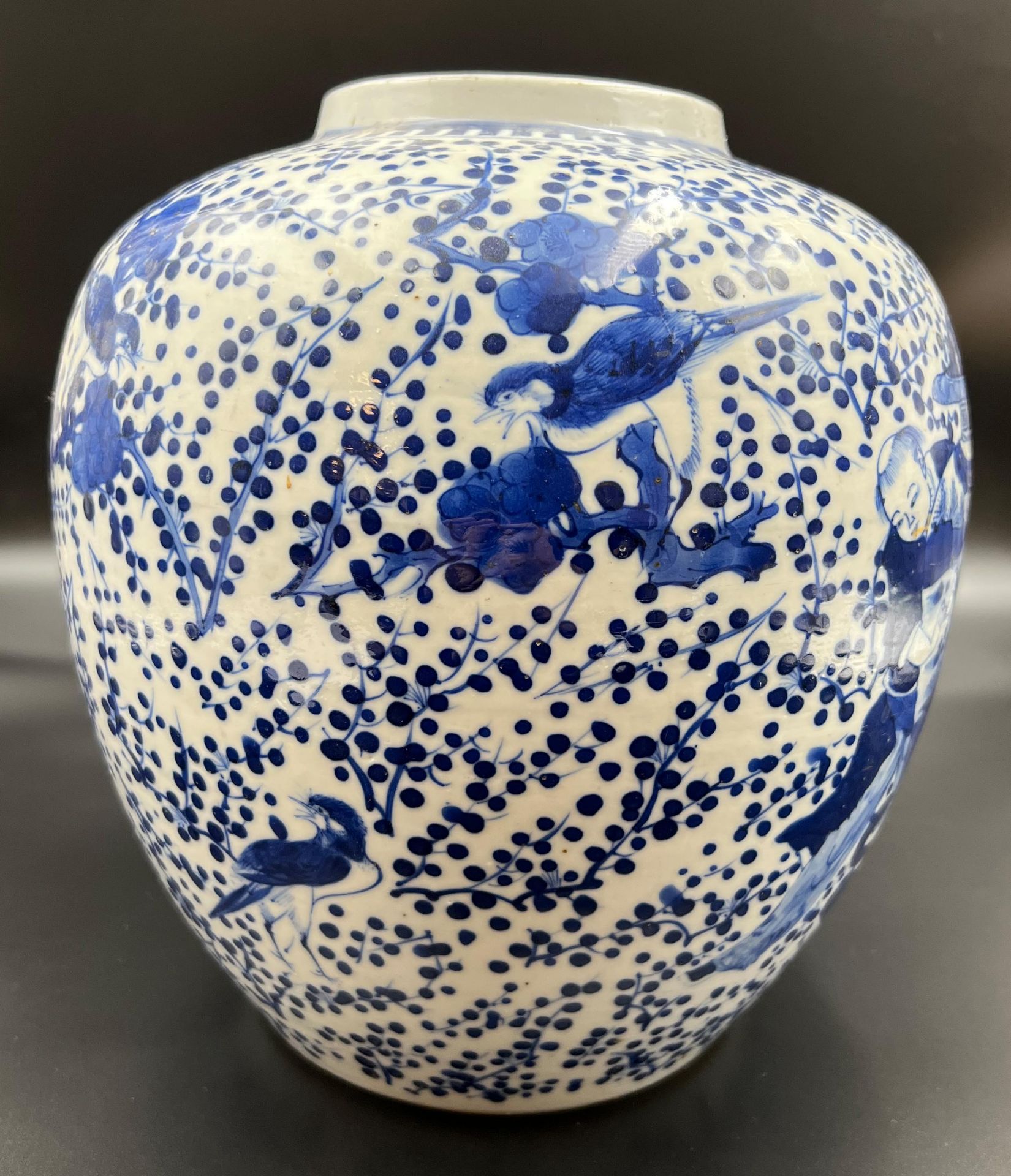 Blau-weiße Porzellan Vase mit He-He Er Xian Dekor. China. 19. Jahrhundert. - Bild 4 aus 12