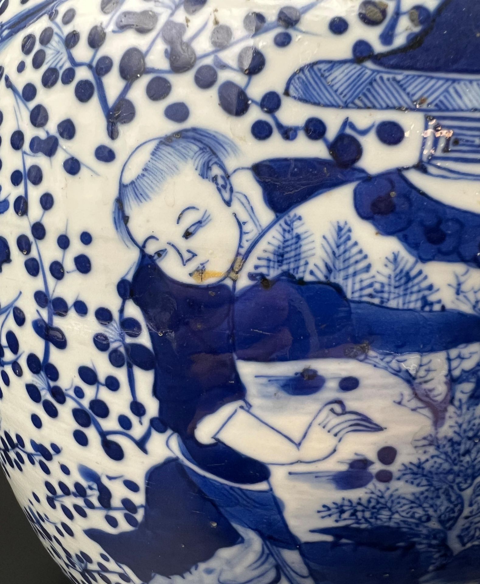 Blau-weiße Porzellan Vase mit He-He Er Xian Dekor. China. 19. Jahrhundert. - Bild 11 aus 12