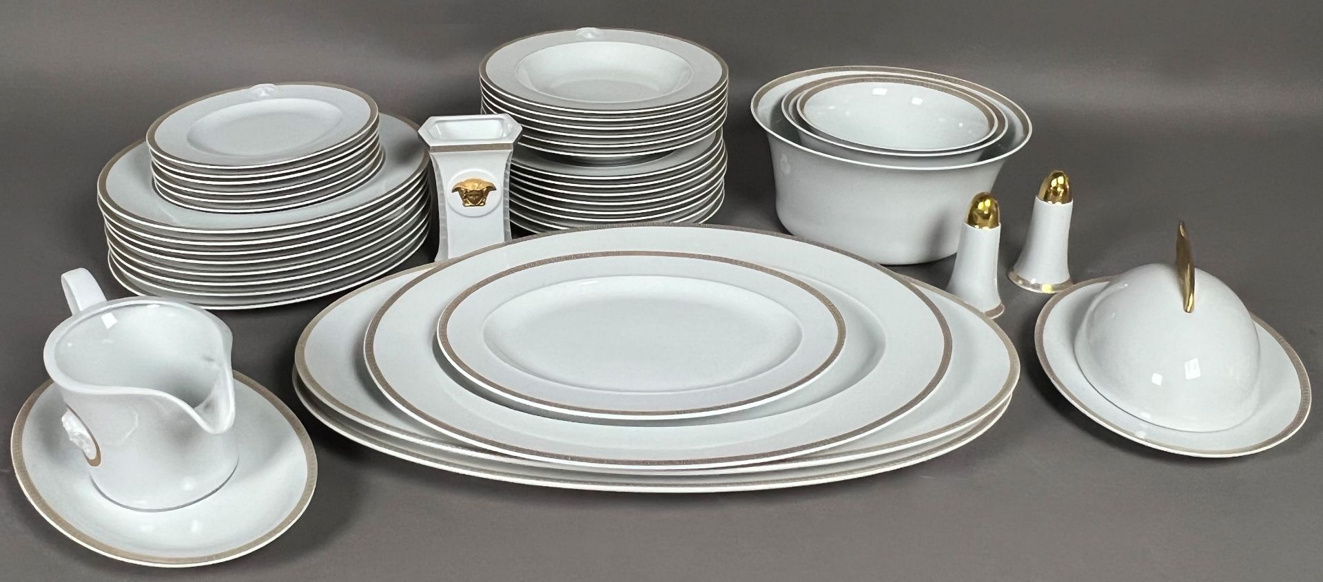 VERSACE by ROSENTHAL. 41-piece dinner service. Icarus. "Medallion Meandre D'Or".