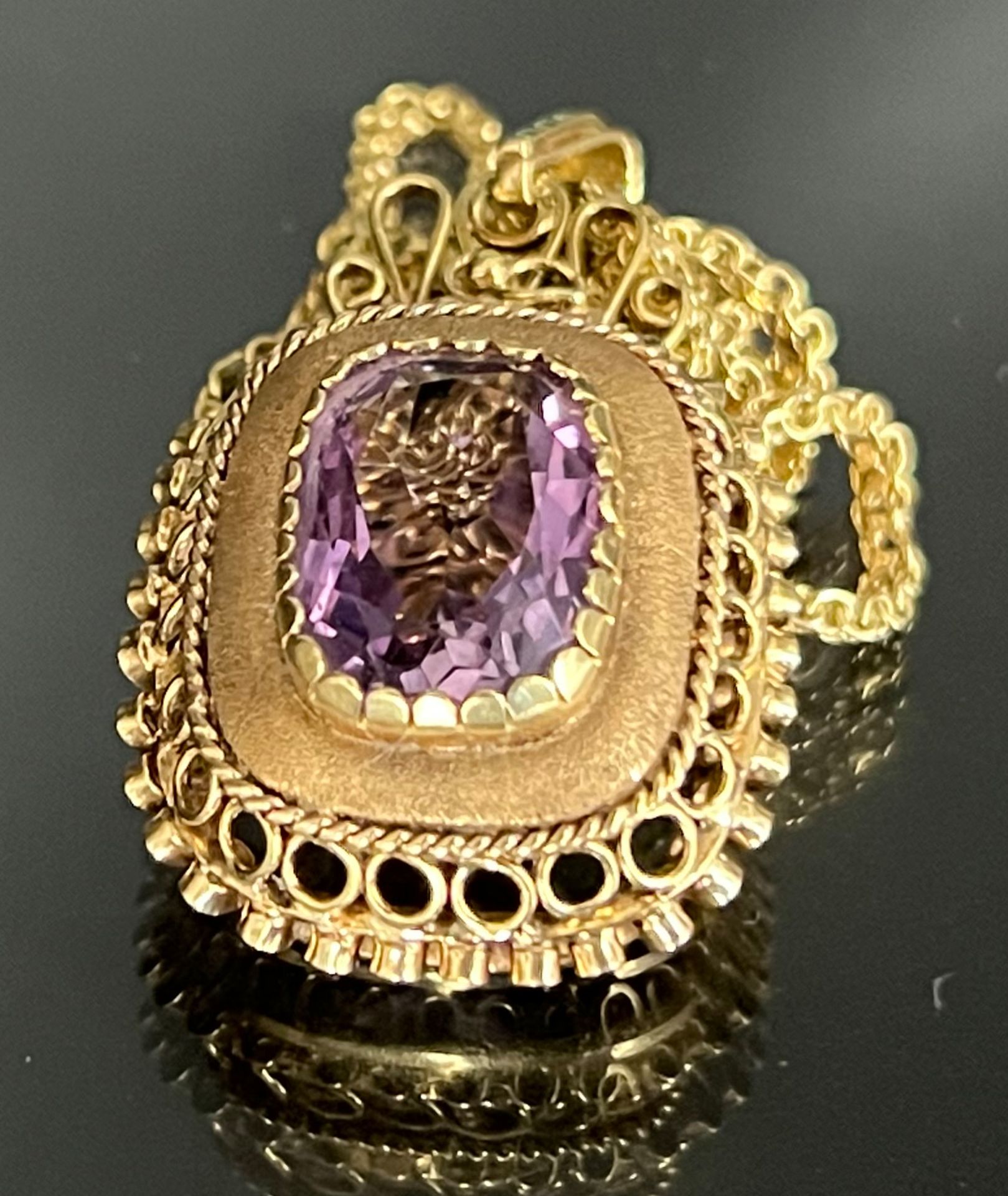 Halskette mit Anhänger in 585 Gelbgold. Wohl Amethyst. - Bild 4 aus 7