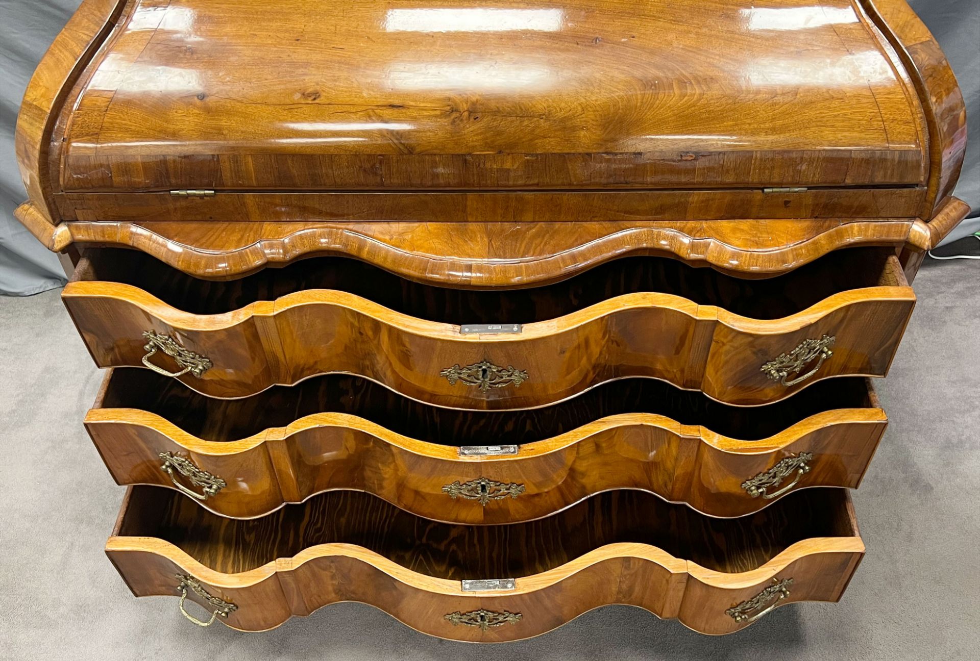 Diagonal flap secretary. Baroque. Walnut. 18th century. - Image 3 of 14