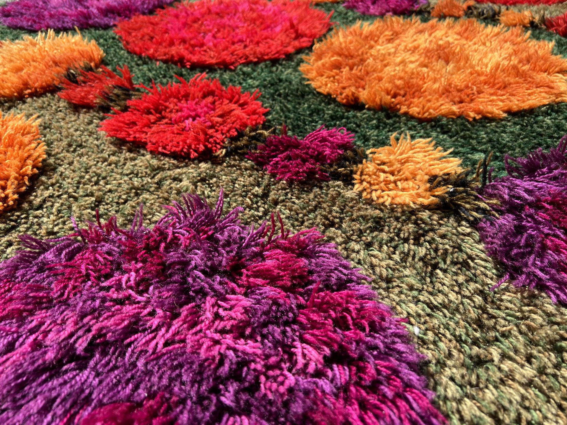 Colourful design carpet. Flower power. 1960s/1970s. - Image 8 of 9